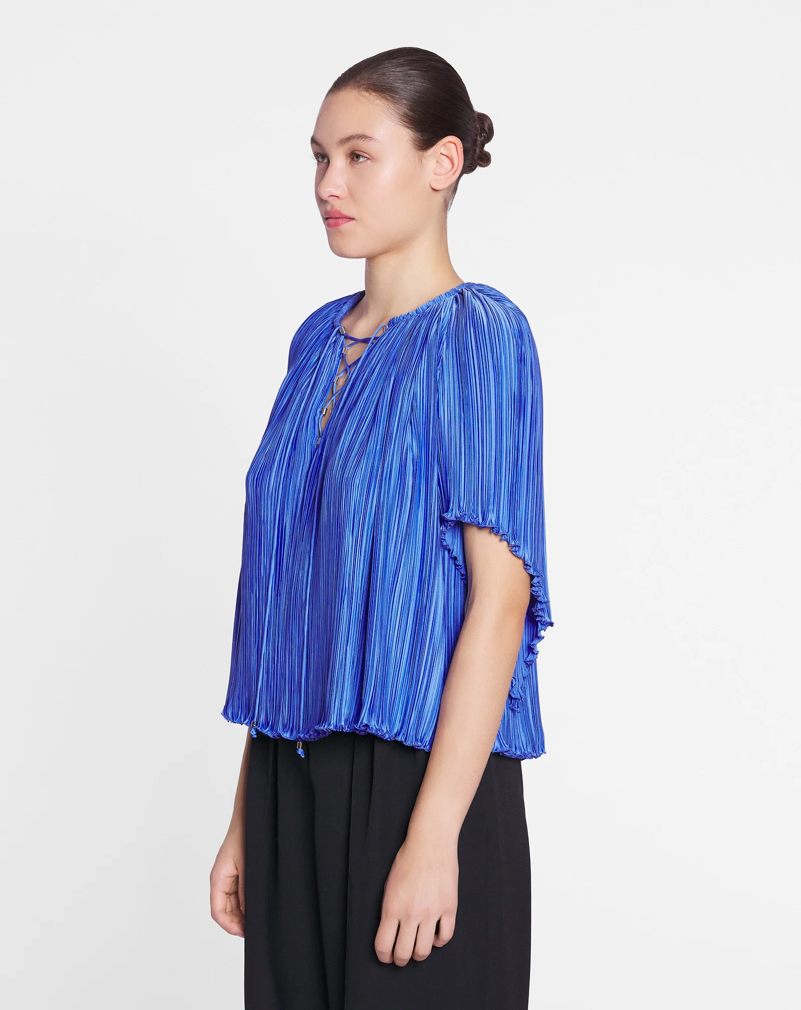 Short-sleeved pleated blouse