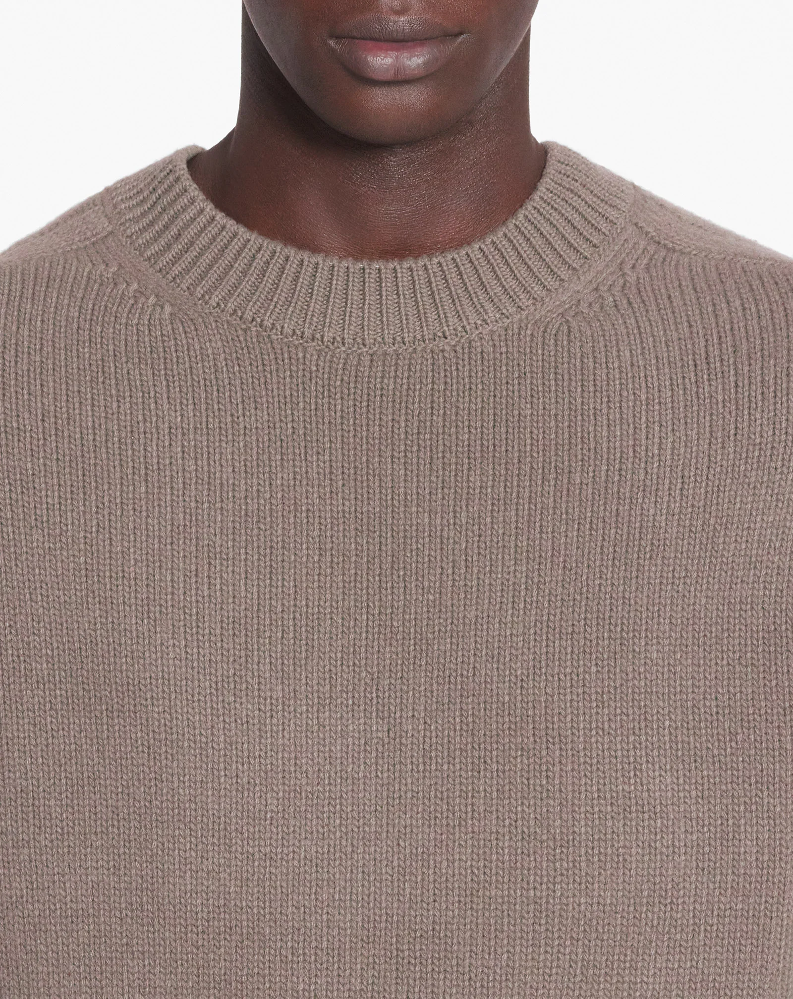 Sweater with ribbed sleeves