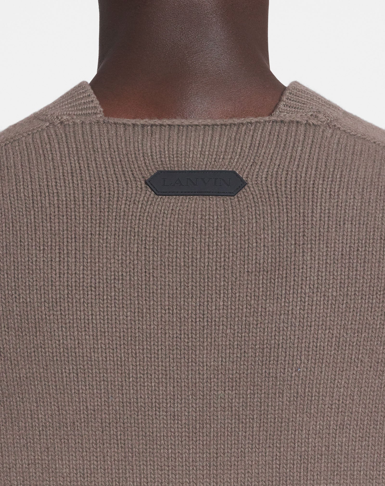 Sweater with ribbed sleeves