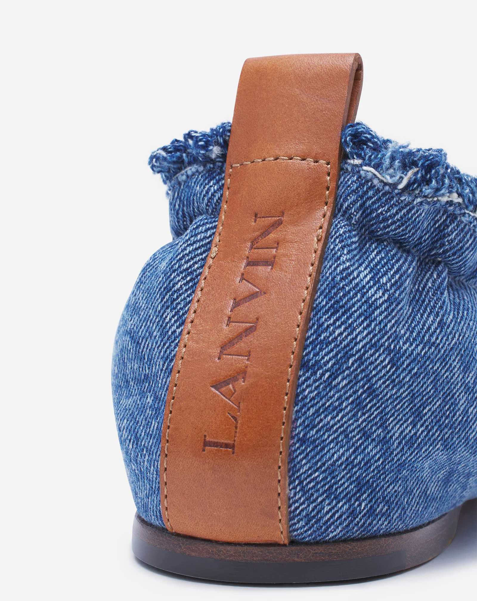The ballerina flat in denim