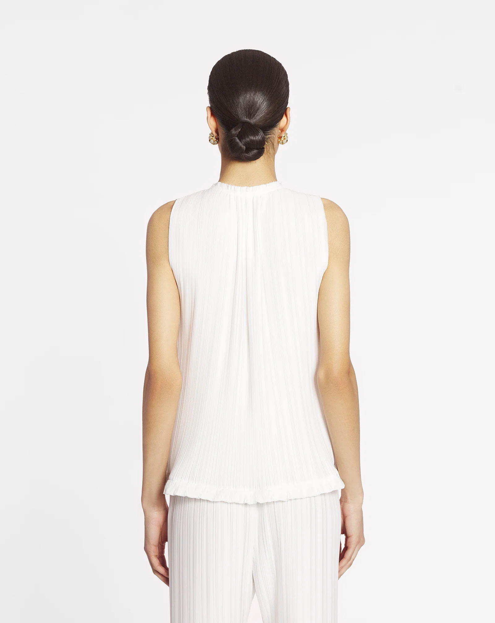 Sleeveless pleated top