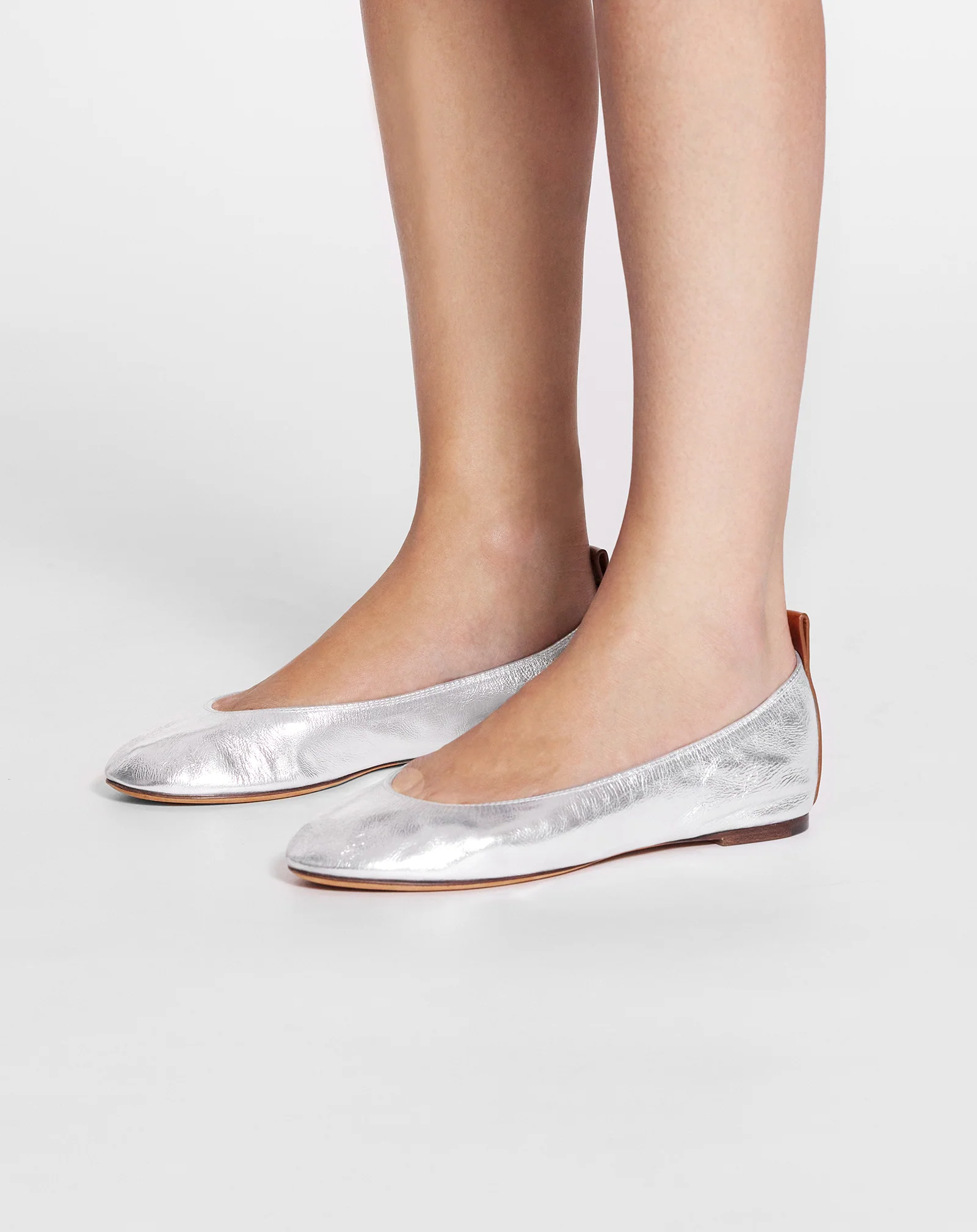 The ballerina flat in metallic leather
