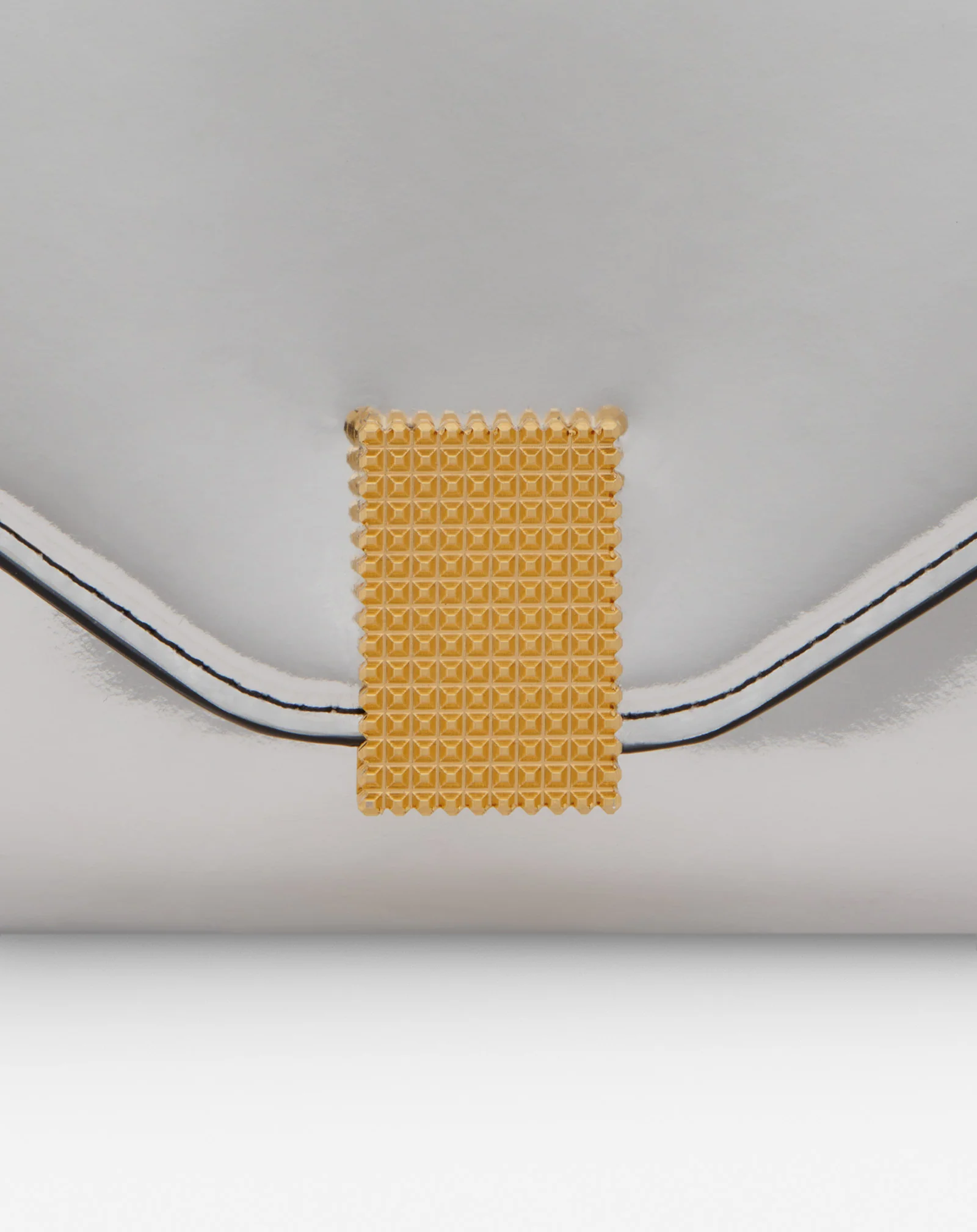 Concerto wallet on chain bag in metallic leather