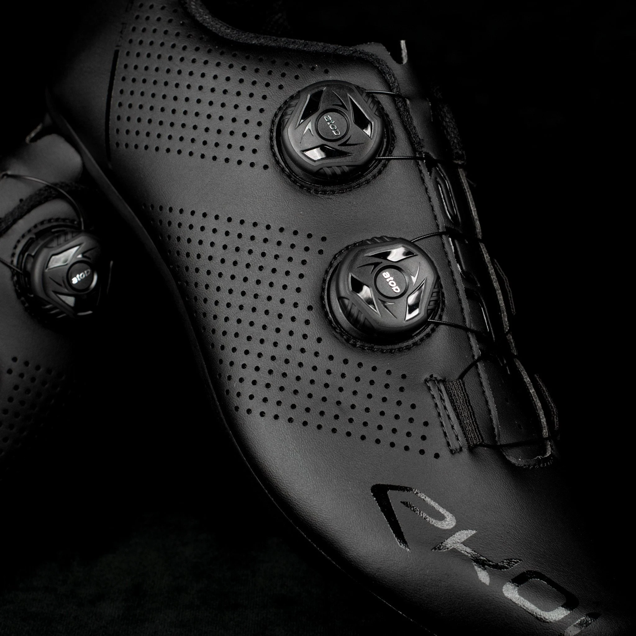R4 Full black road shoe