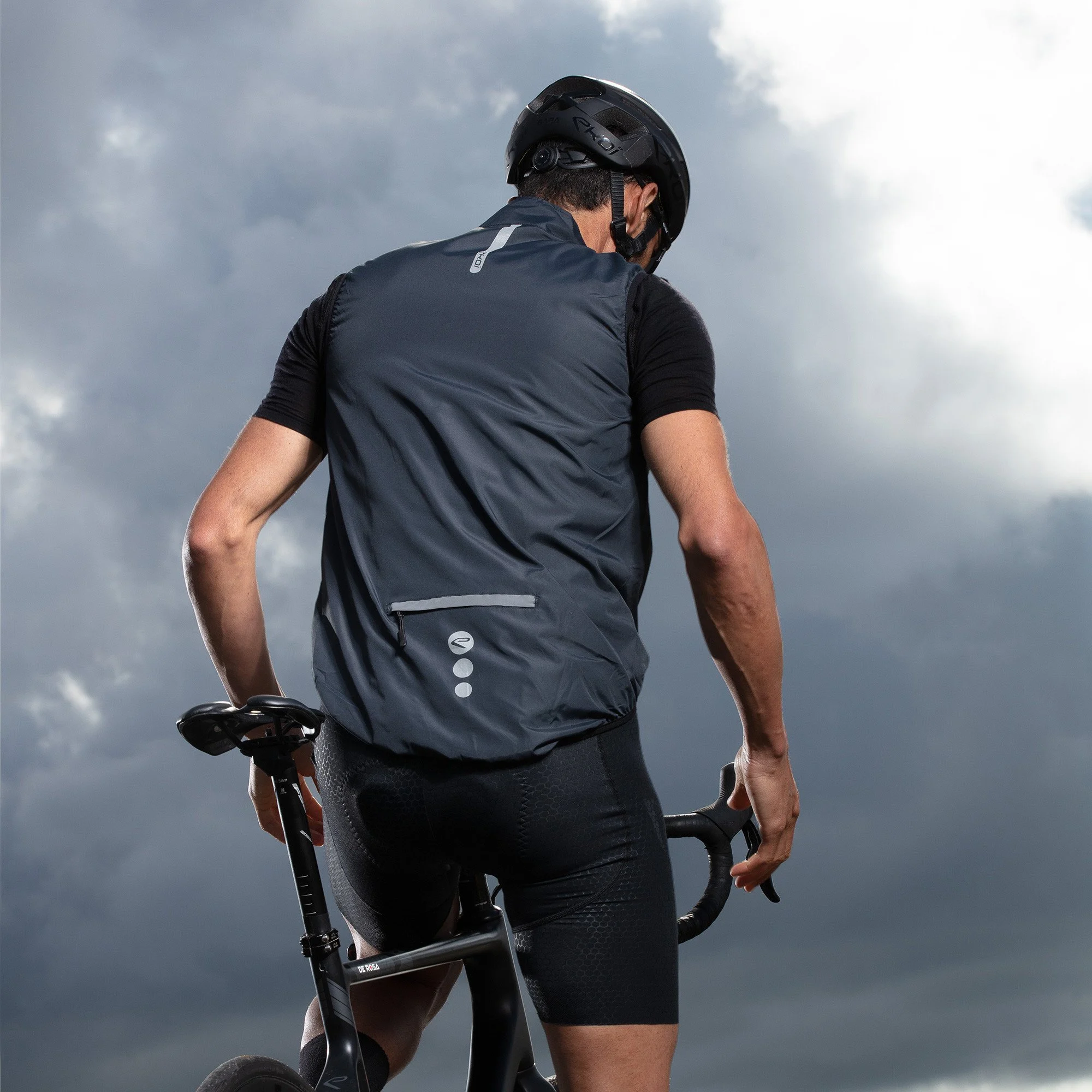 WINDPROOF VEST EKOI BLACK