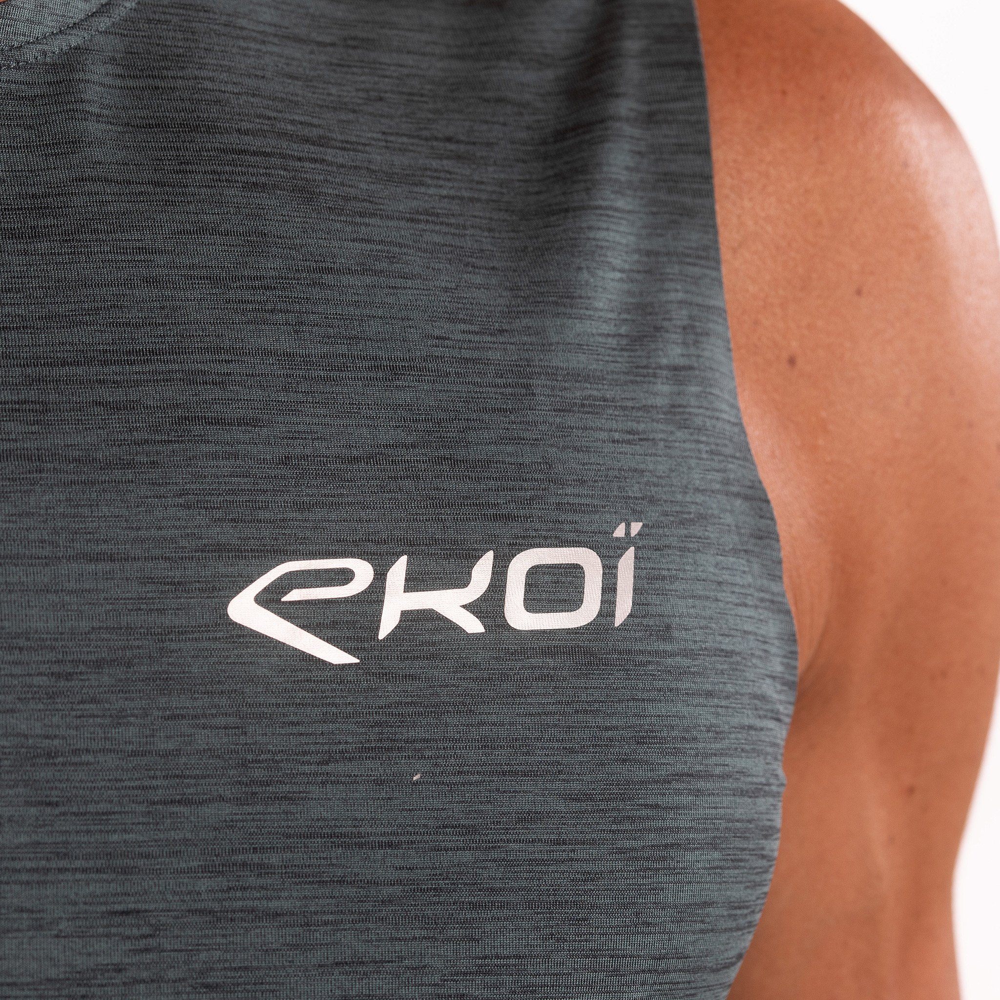 TEE SHIRT SLEEVELESS PERFORMANCE EKOI RUN BLACK /BLUE