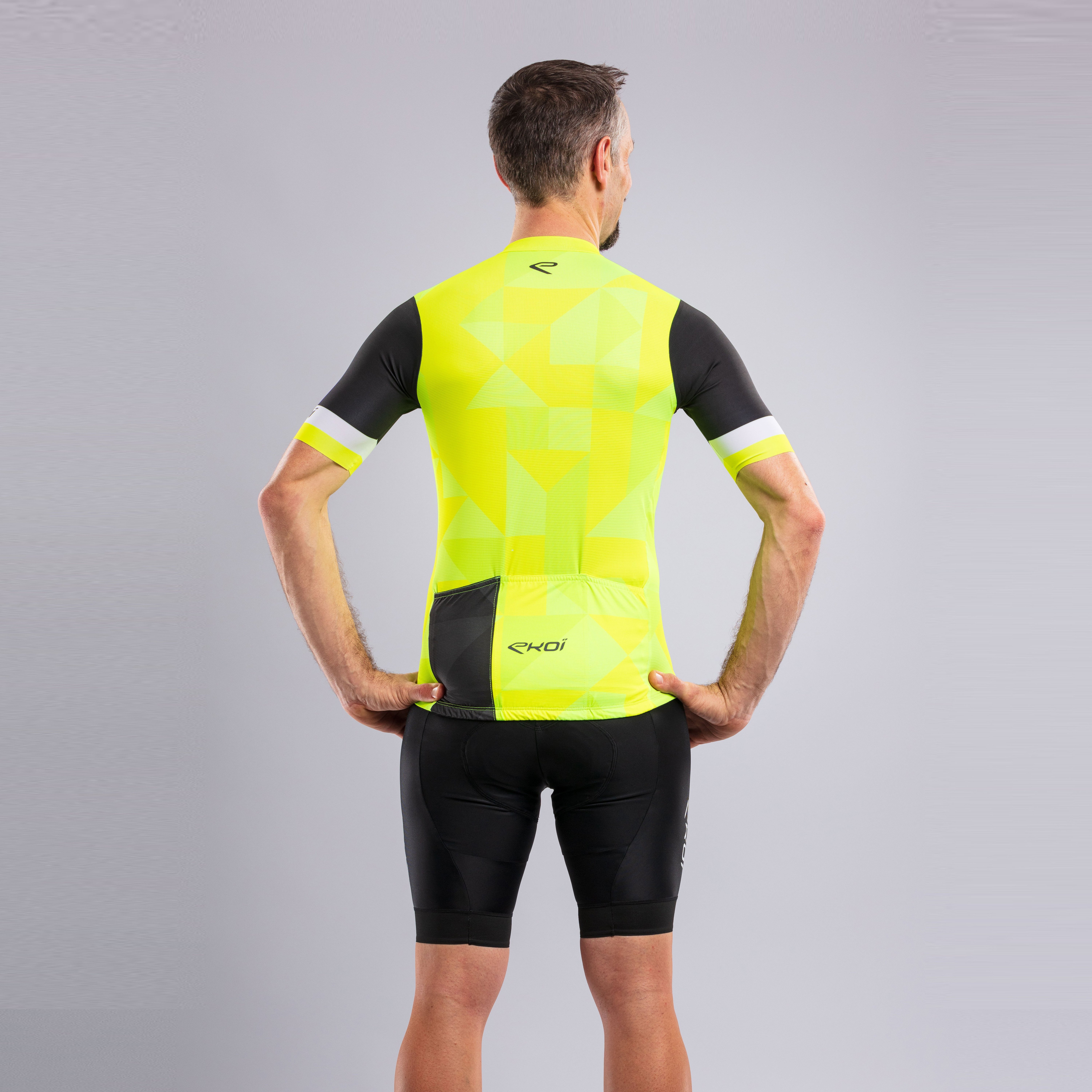 EKOÏ DIAMOND black jersey and black V-light bib shorts combo