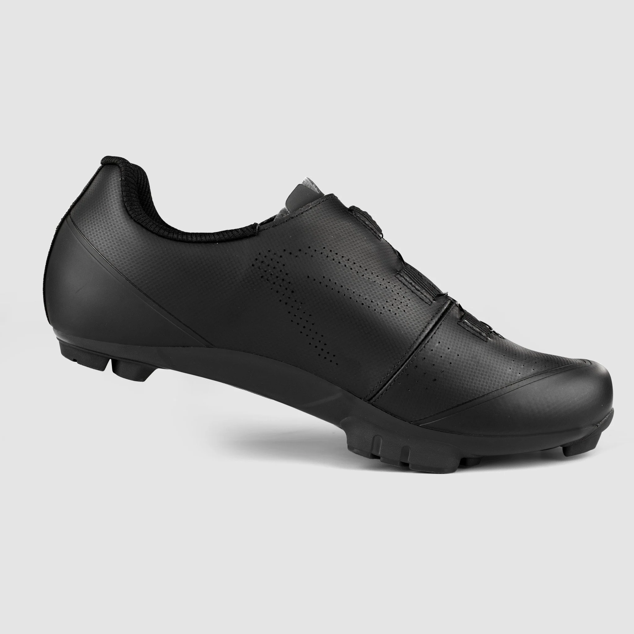 Shoes XC R4 Black
