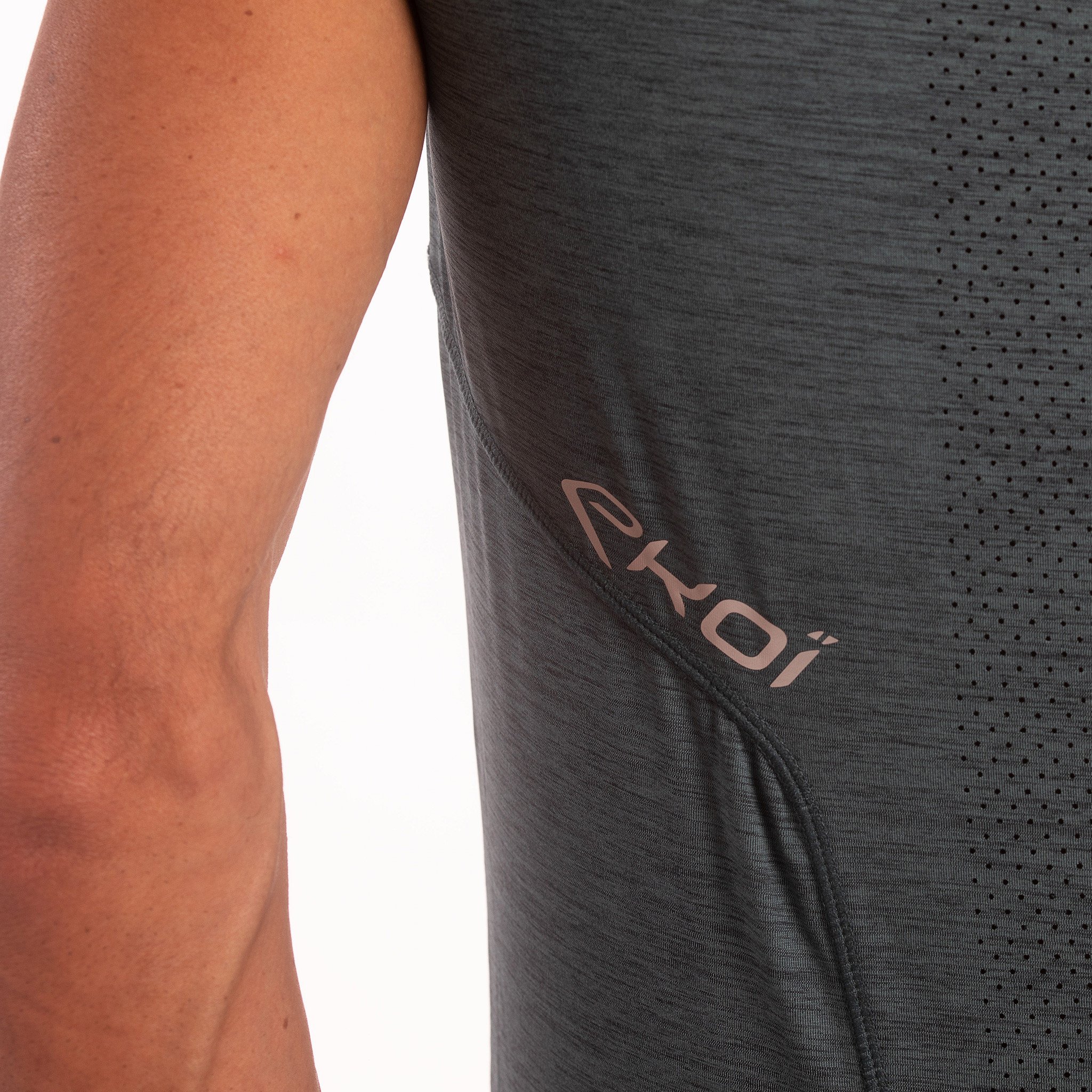 TEE SHIRT SLEEVELESS PERFORMANCE EKOI RUN BLACK /BLUE