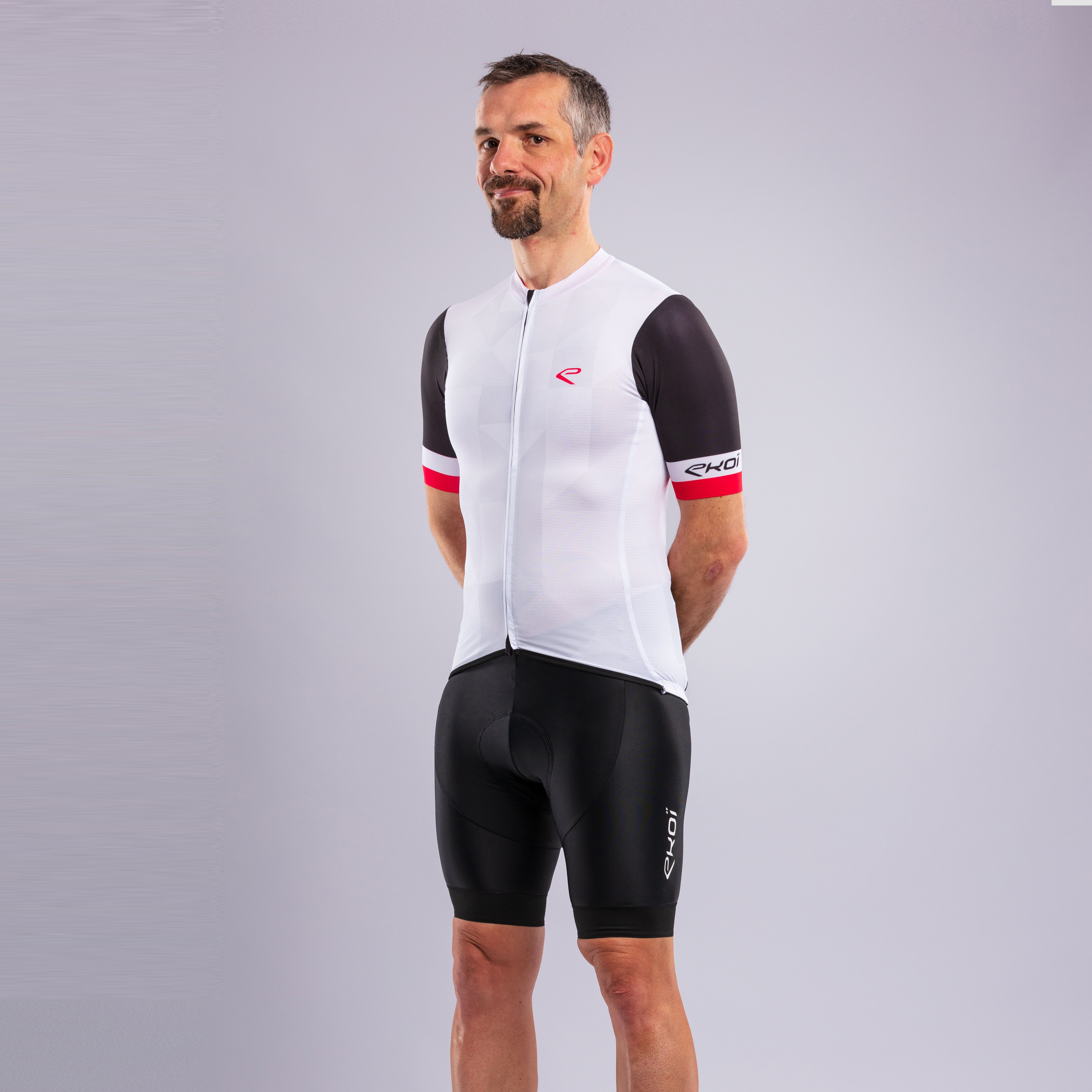 EKOÏ DIAMOND black jersey and black V-light bib shorts combo