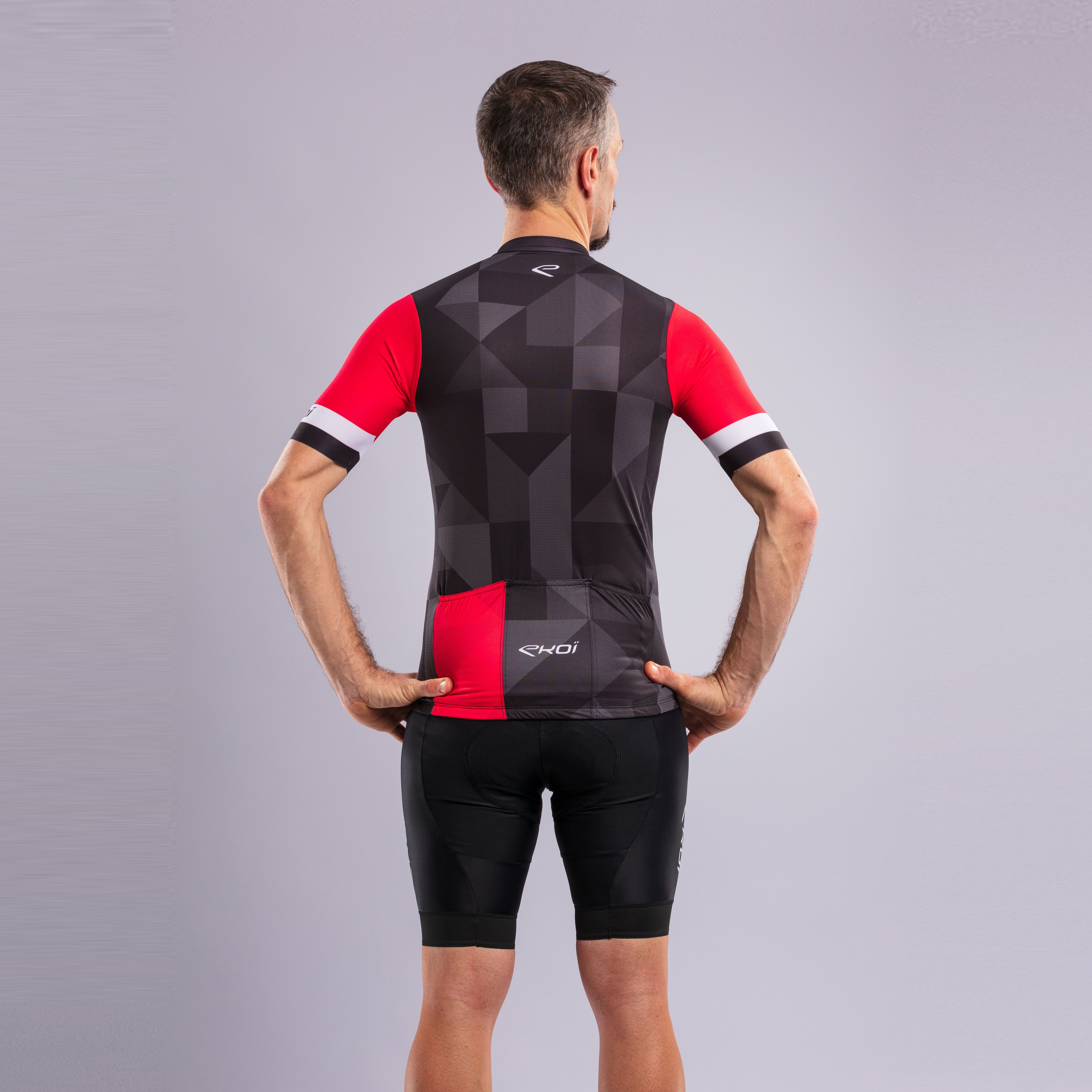 EKOÏ DIAMOND black jersey and black V-light bib shorts combo