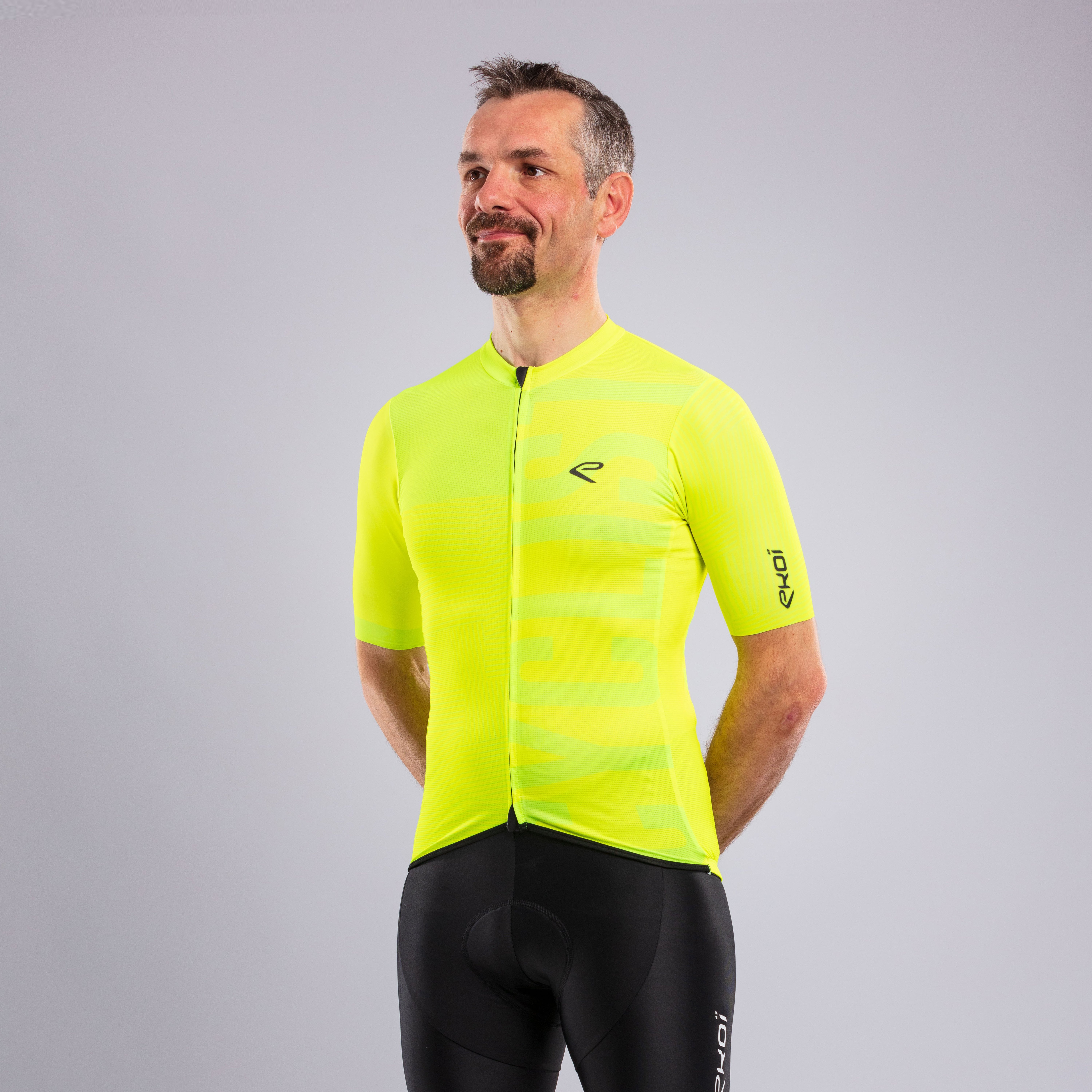 EKOI GRAPHIC White Short Sleeve jersey and black V-light bib shorts combo