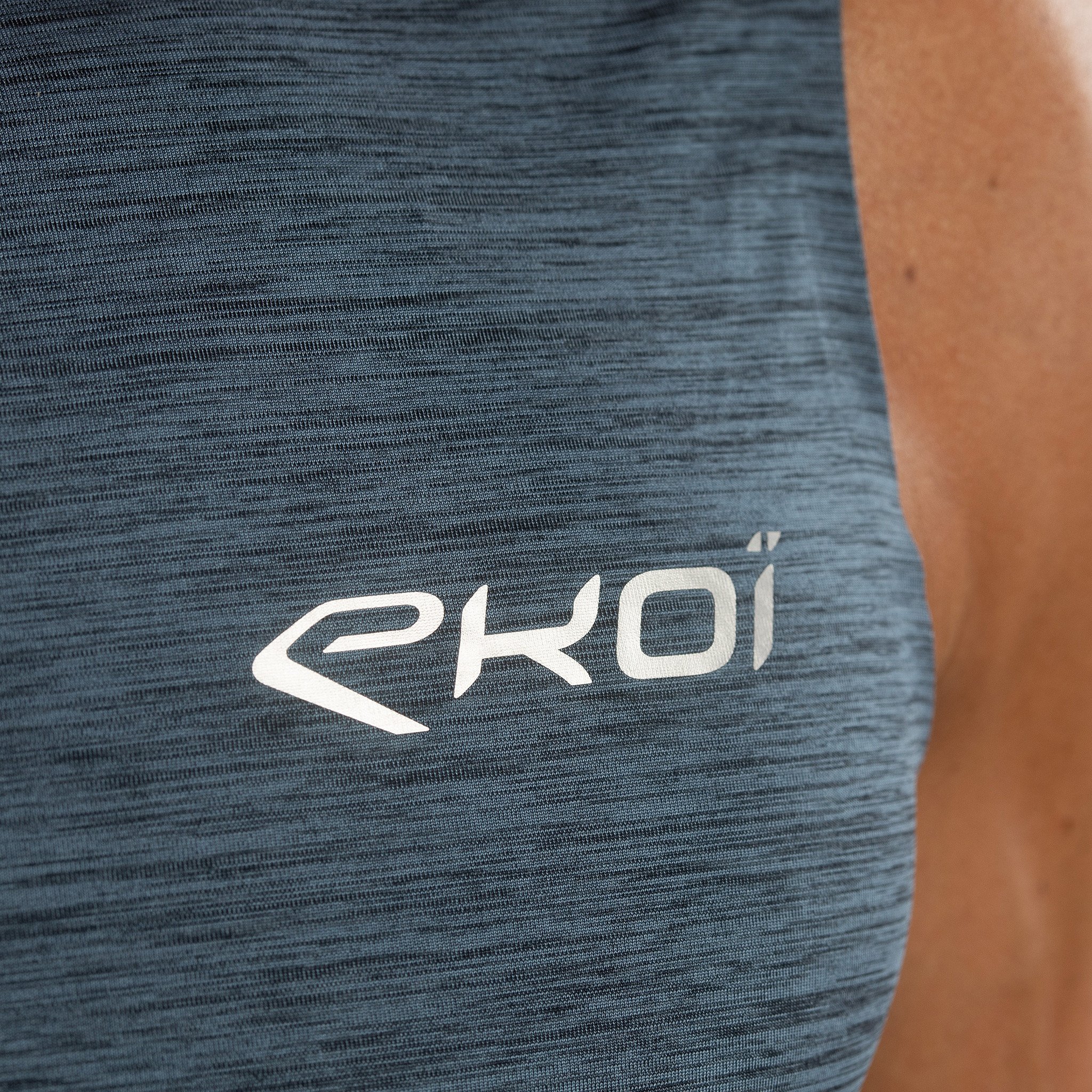 TEE SHIRT SLEEVELESS PERFORMANCE EKOI RUN BLACK /BLUE