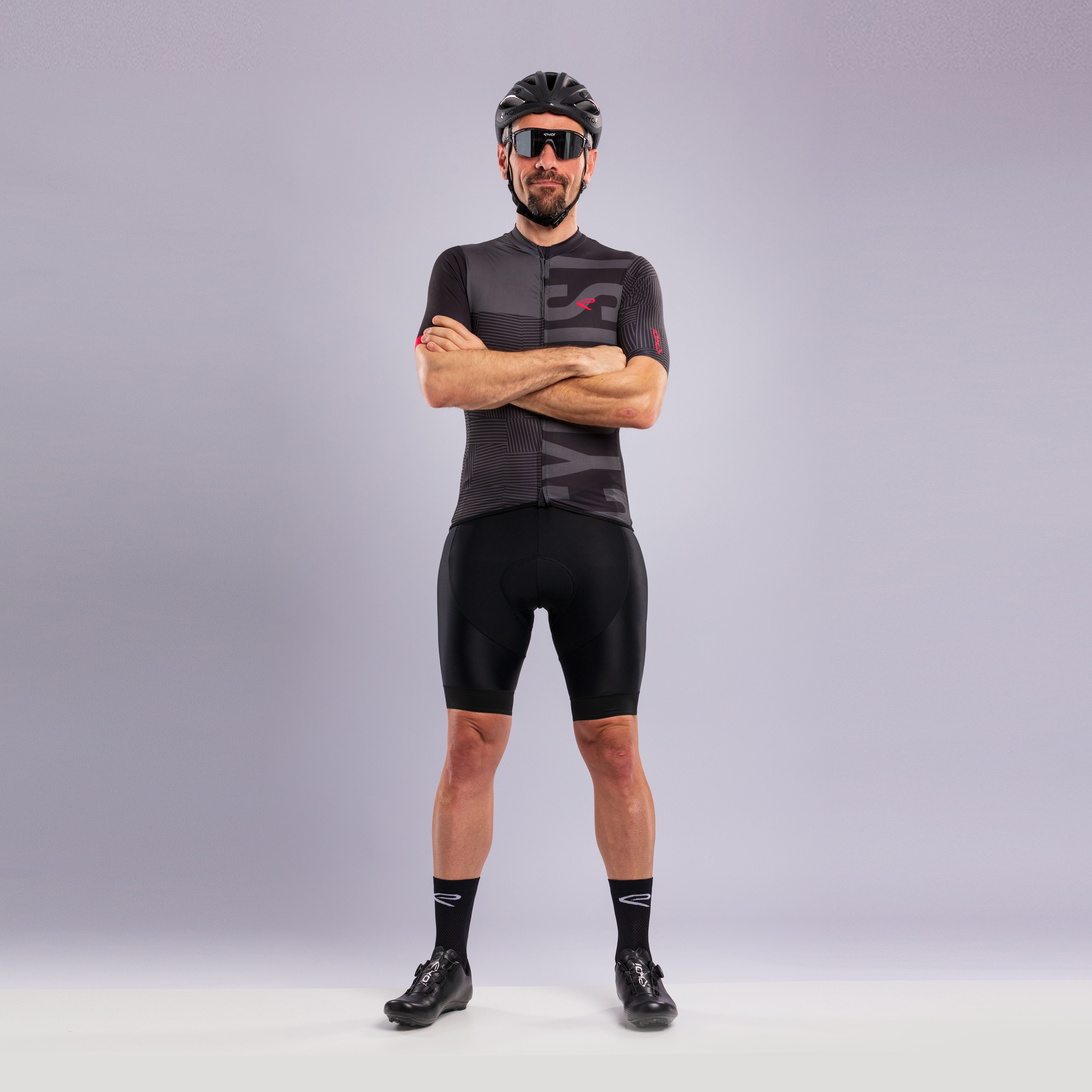 EKOI GRAPHIC White Short Sleeve jersey and black V-light bib shorts combo