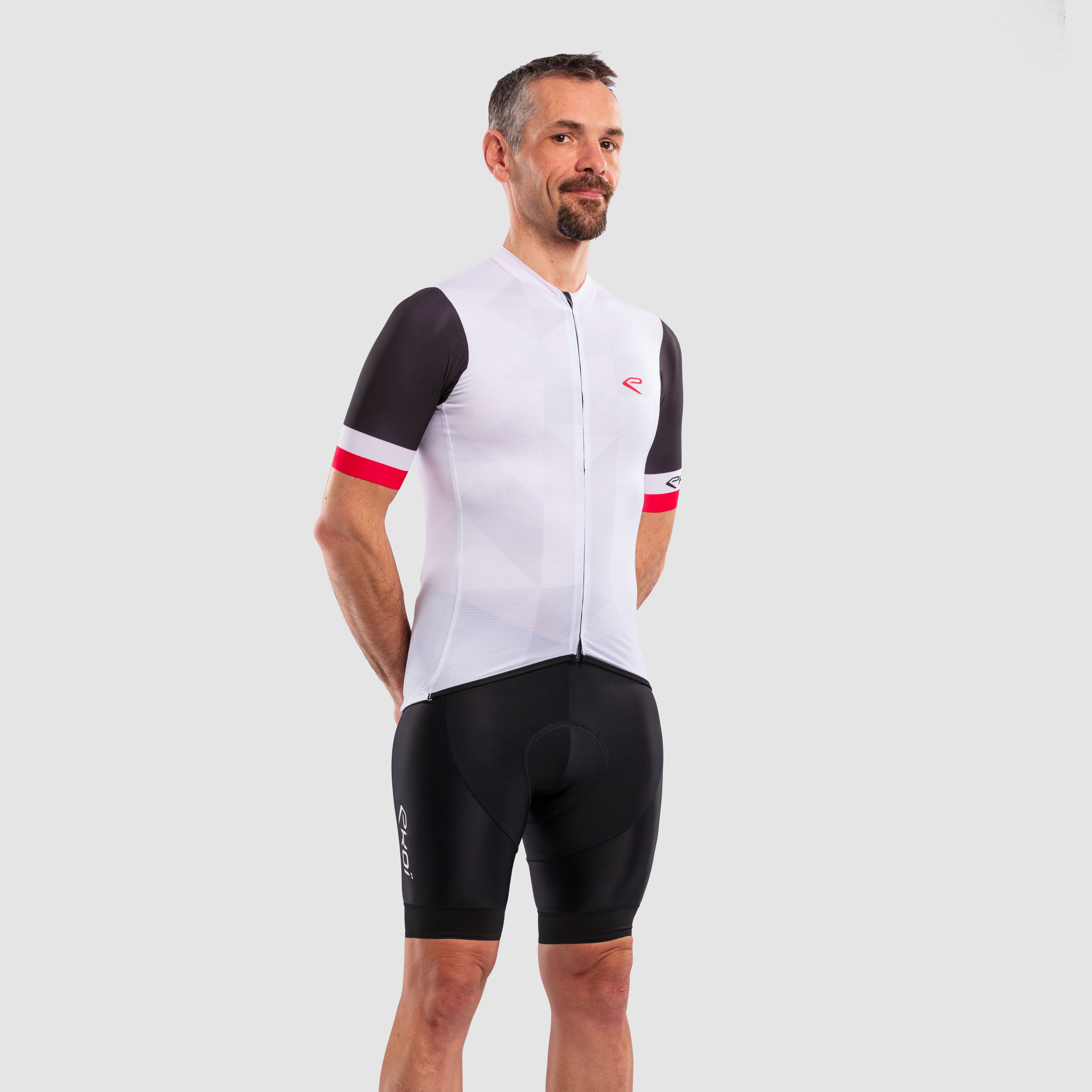 EKOÏ DIAMOND black jersey and black V-light bib shorts combo