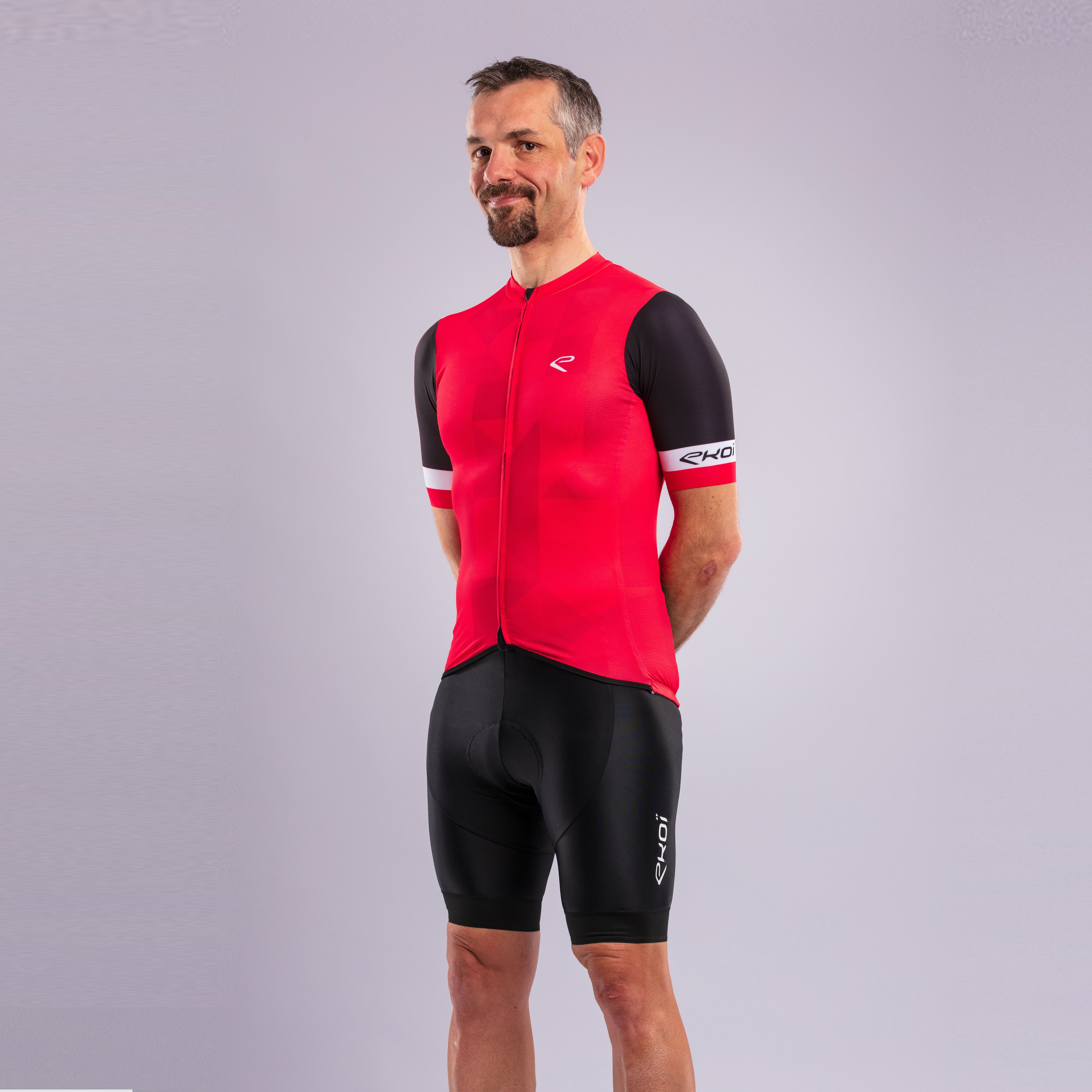 EKOÏ DIAMOND black jersey and black V-light bib shorts combo
