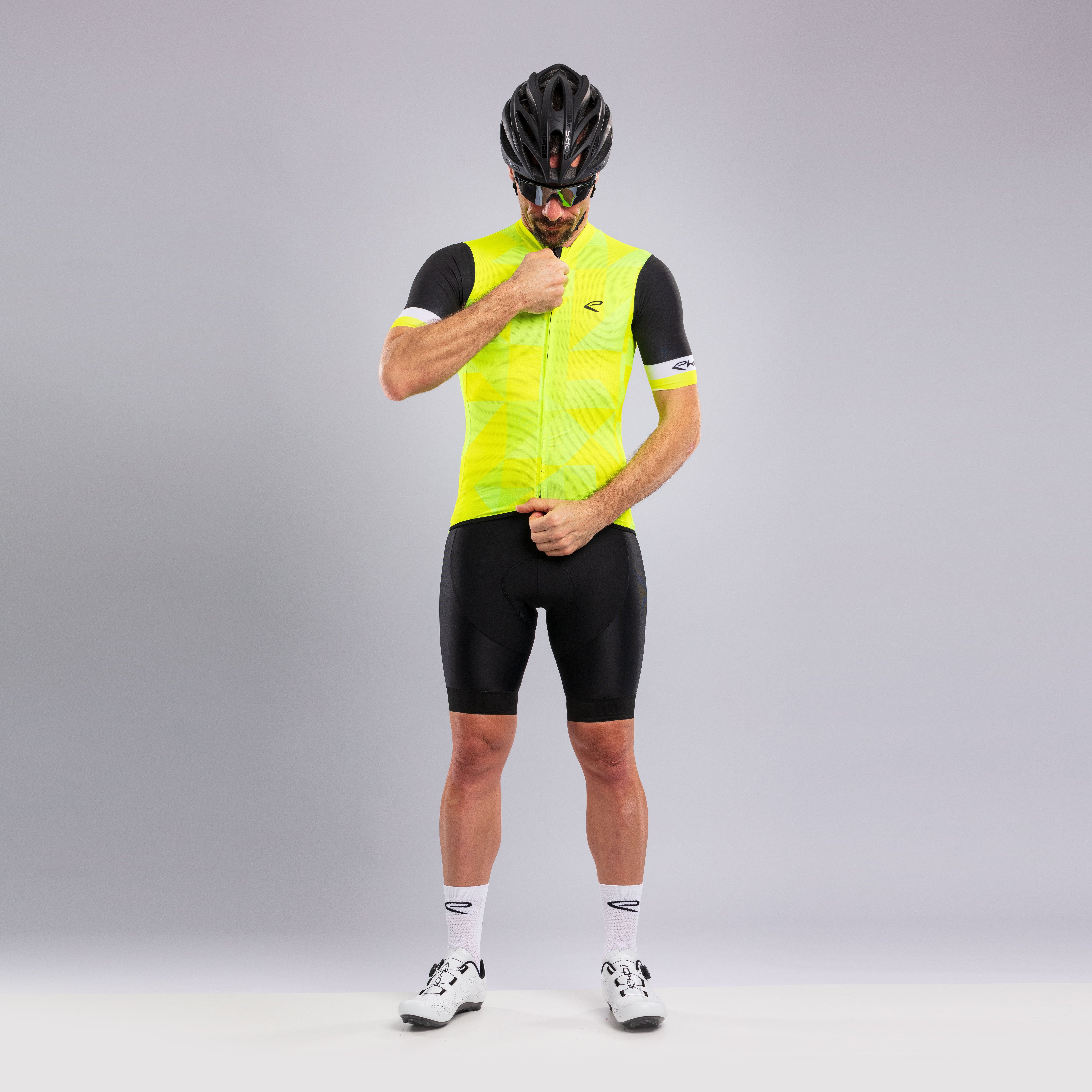 EKOÏ DIAMOND black jersey and black V-light bib shorts combo
