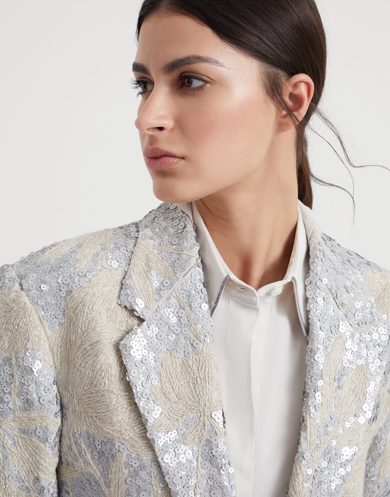 Linen blazer with magnolia embroidery