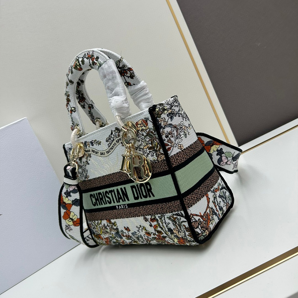 Dior Embroidered Princess Diana Handbag Crossbody（Perfect Replica)