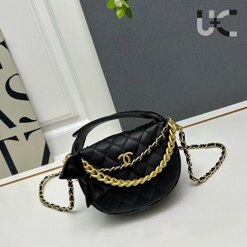 Chanel Calfskin Pouch on Gold Chain（Perfect Replica）