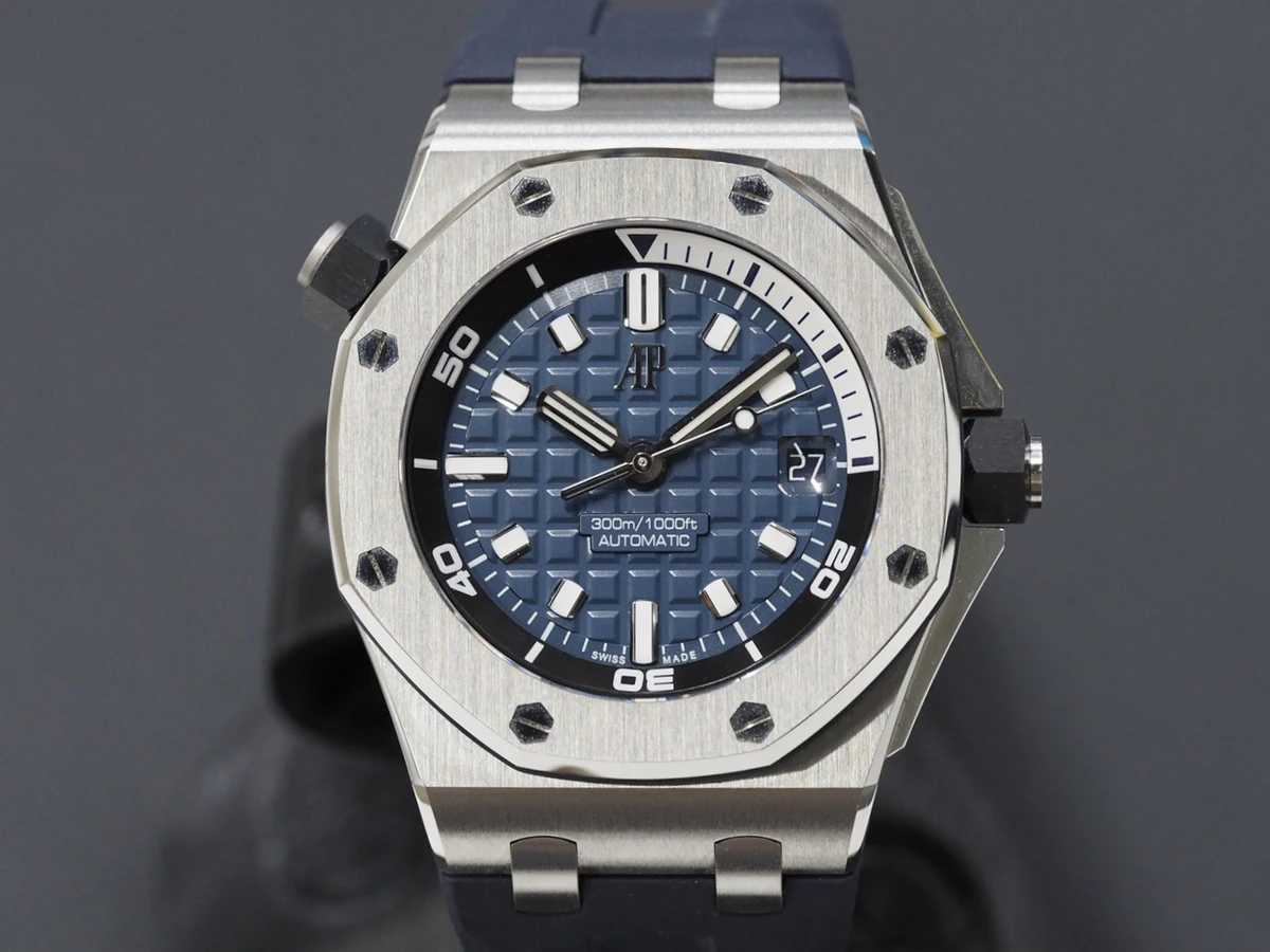 Audemars Piguet Royal Oak Offshore Series 15720ST.OO.A027CA.01