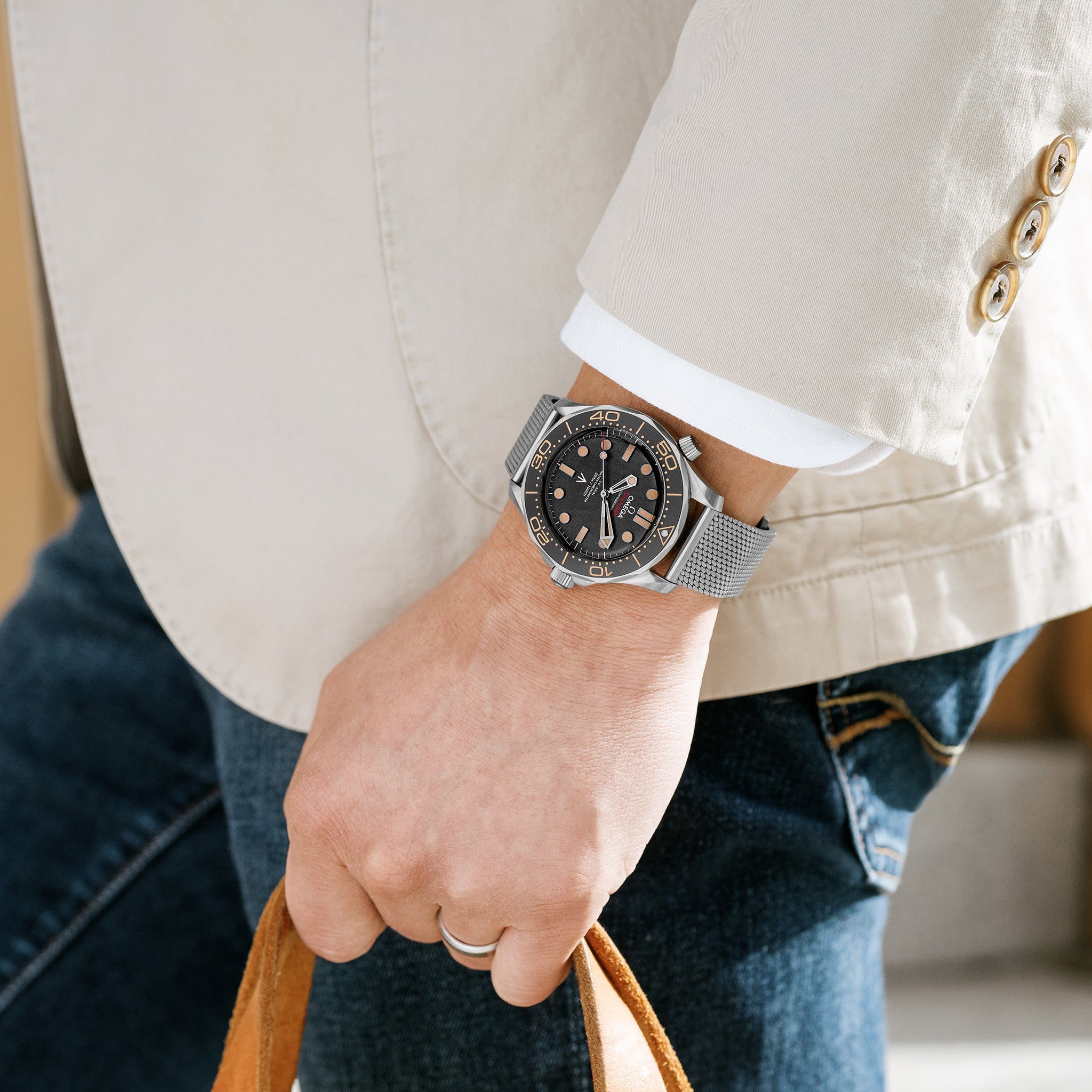 Seamaster Diver 300M Co-Axial Master Chronometer 42mm Titanium 007 Edition On Bracelet