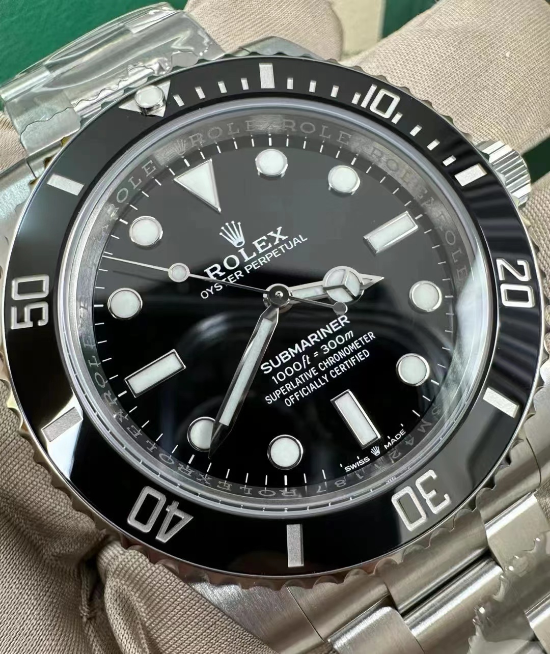 Rolex Submariner Series 114060-0002 40 mm black dial