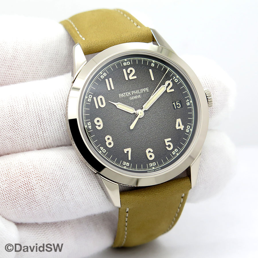 Patek Philippe 5226G Calatrava 18K White Gold (New Model 2022)