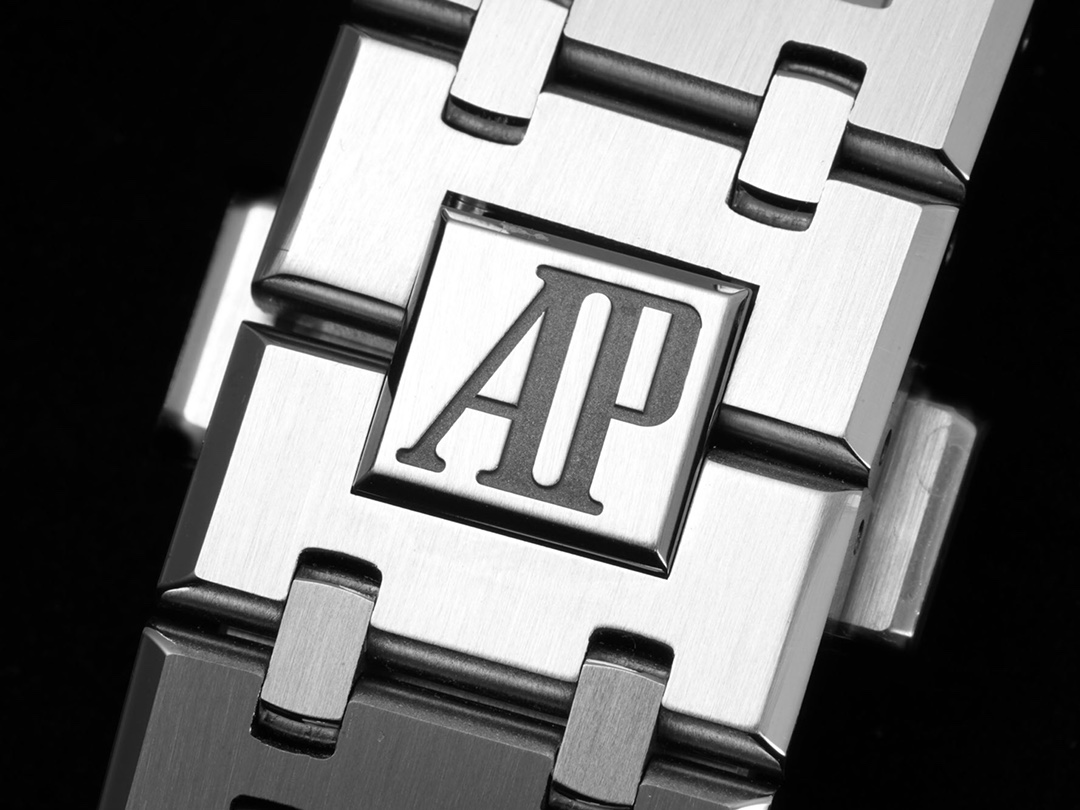 Audemars piguet Royal Oak Series 15400ST.OO.1220ST.01