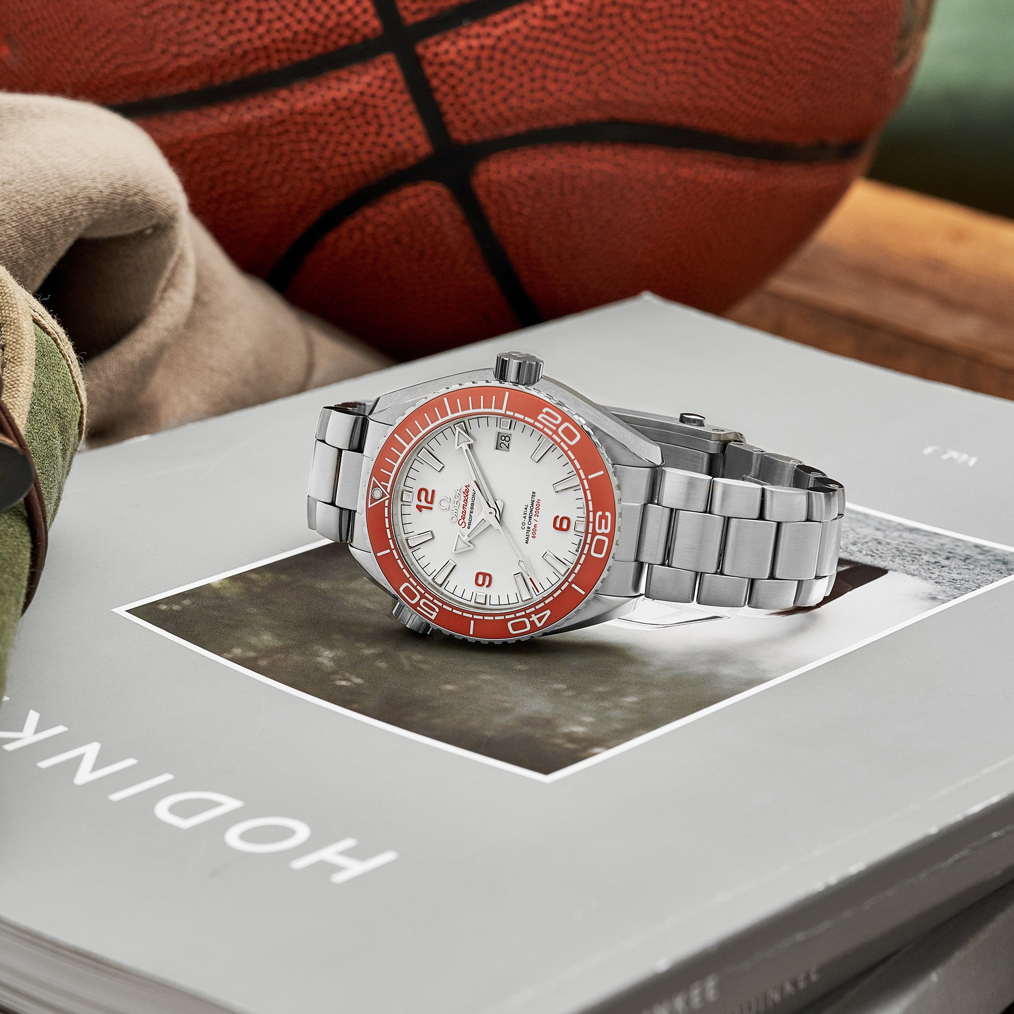 Seamaster Planet Ocean 600M Co-Axial Master Chronometer 43.5mm White Dial With Orange Bezel On Bracelet