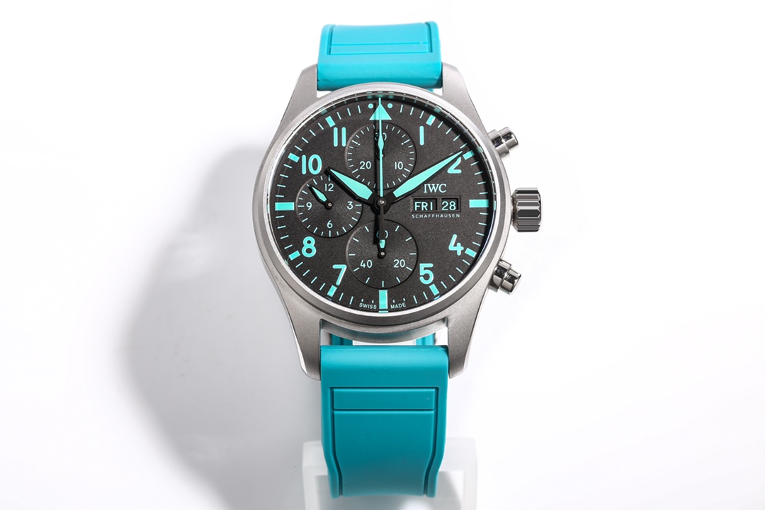 IWC Pilot's New Model IW388106