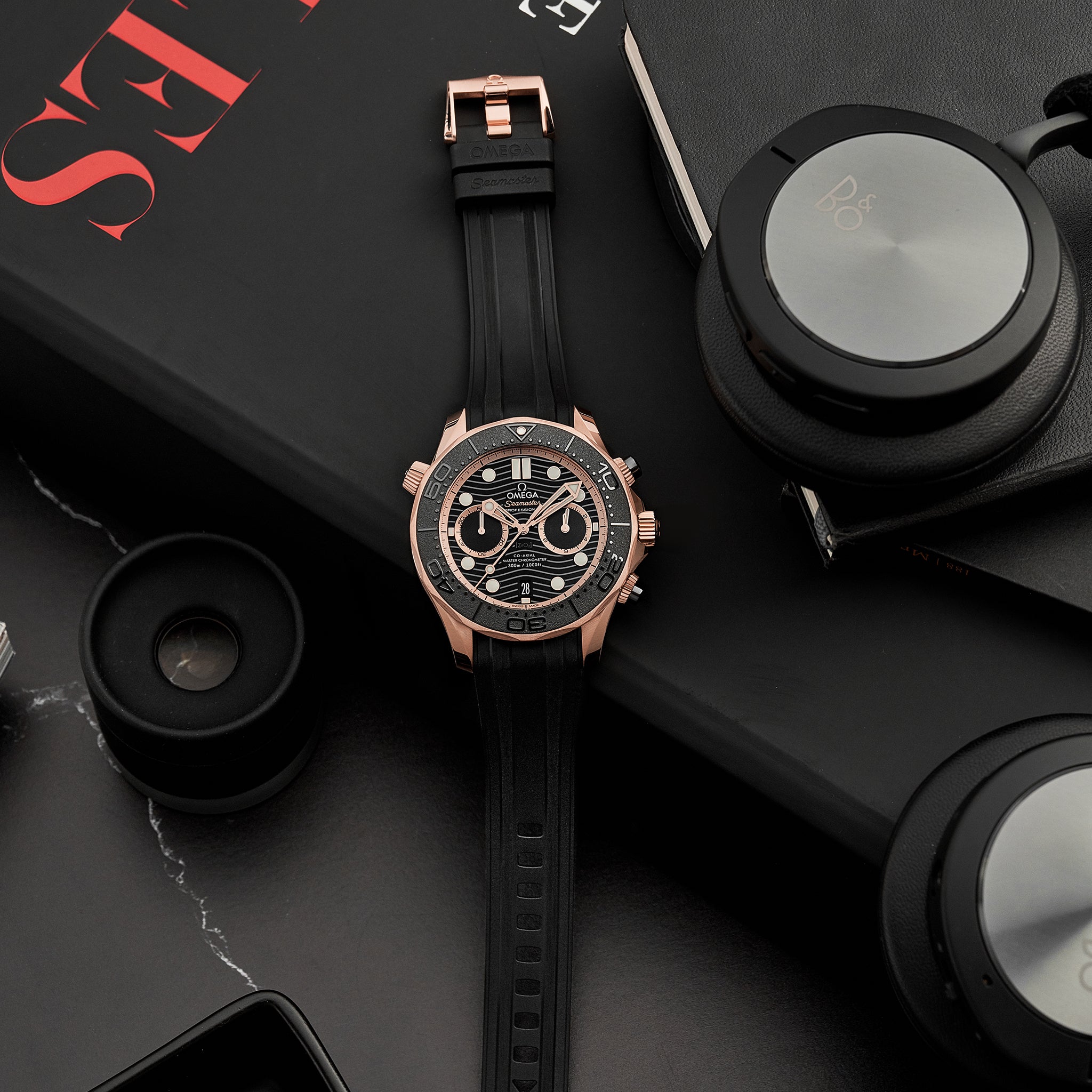 Seamaster Diver 300M Co-Axial Master Chronometer Chronograph 44mm Sedna Gold Black Dial On Rubber Strap