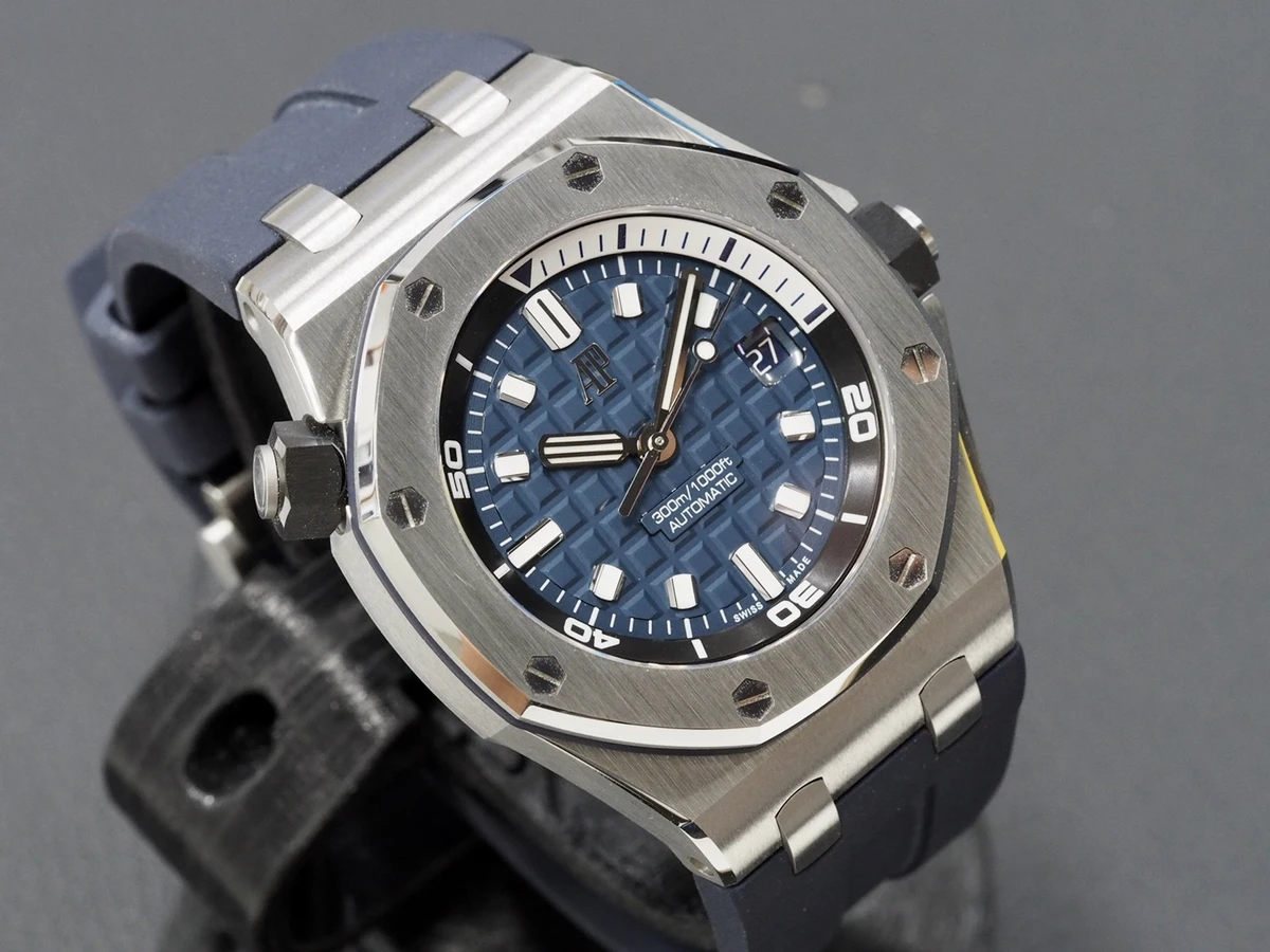 Audemars Piguet Royal Oak Offshore Series 15720ST.OO.A027CA.01