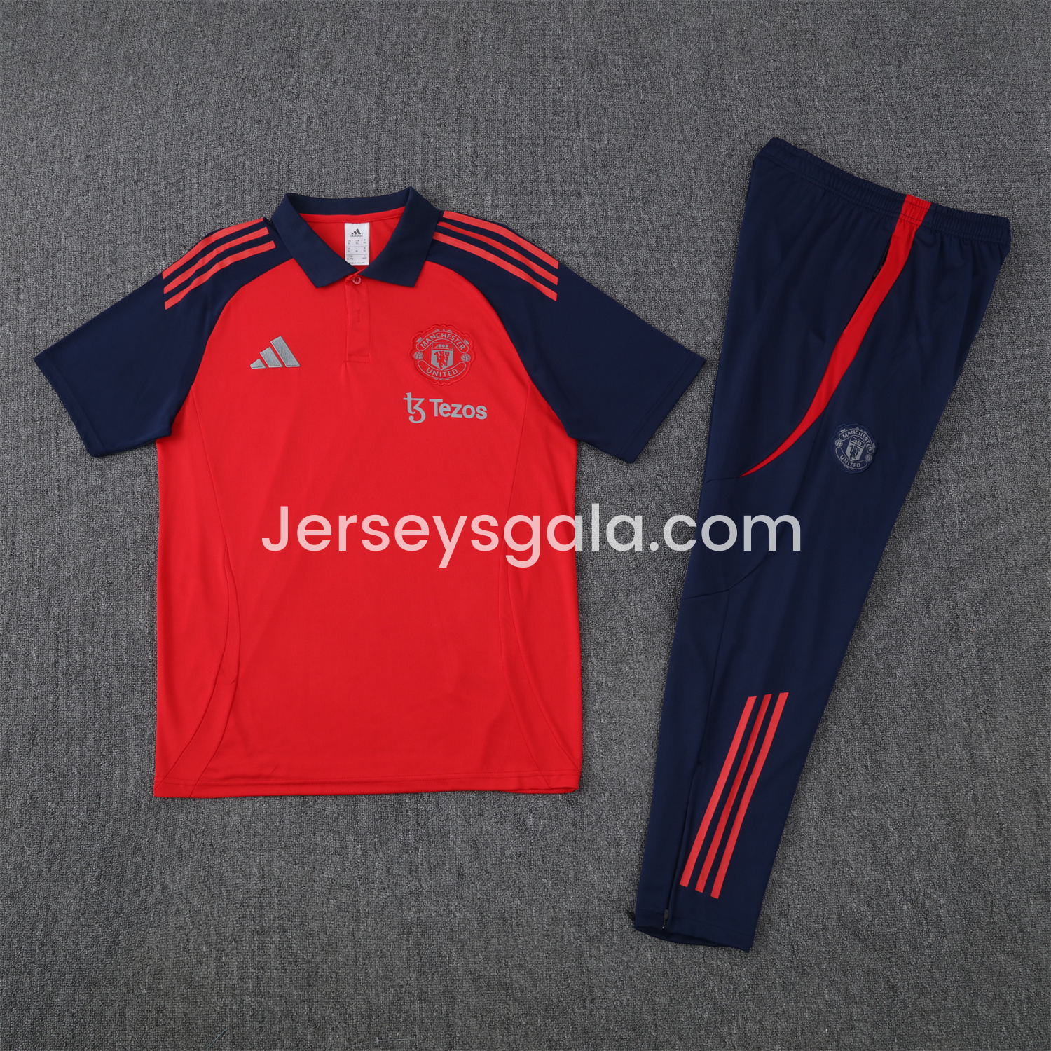 Manchester United 25-26 POLO Short-Sleeve Training Set - Red Top and Deep Blue Pants - ReplicasJersey