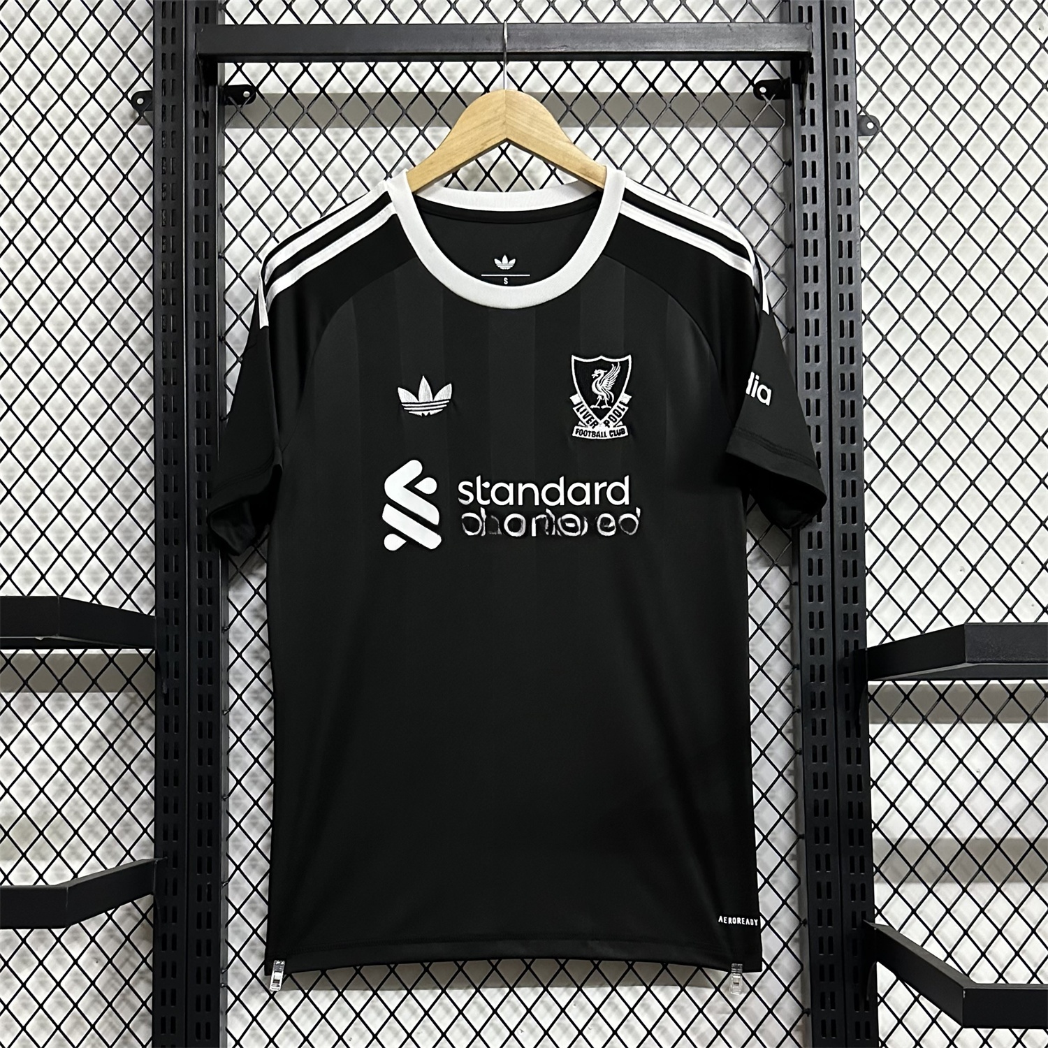 Liver.pool 25-26 Black Trefoil Goalkeeper Jersey - Fans Version - ReplicasJersey