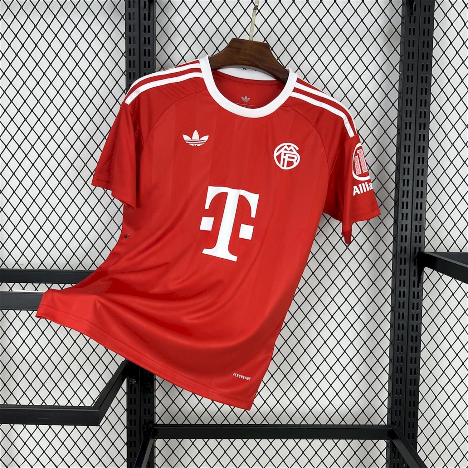 Bayern Munich 25-26 Red Trefoil Goalkeeper Jersey - Fans Version - ReplicasJersey