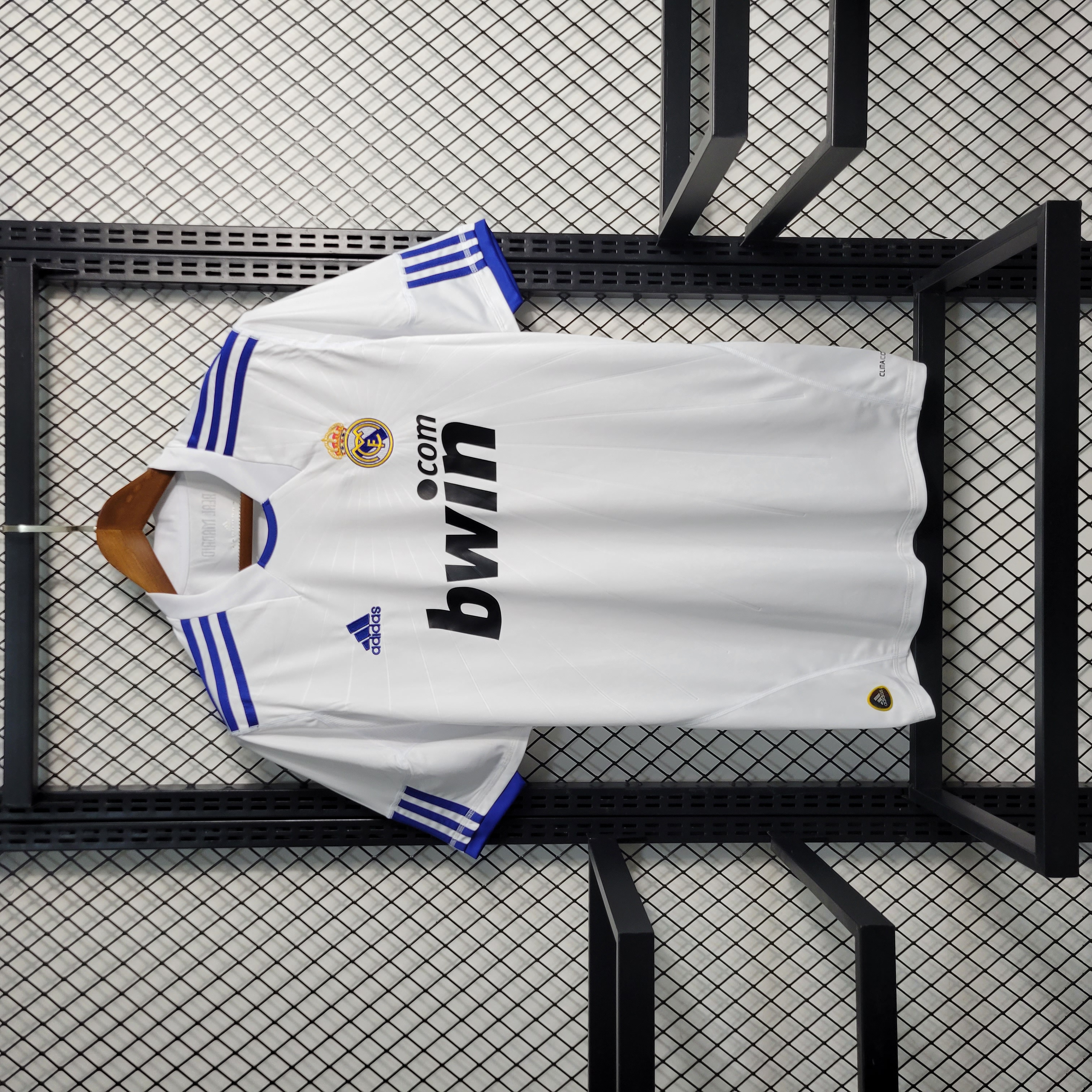 Retro Real Madrid 10-11 Home Stadium Jersey - ReplicasJersey
