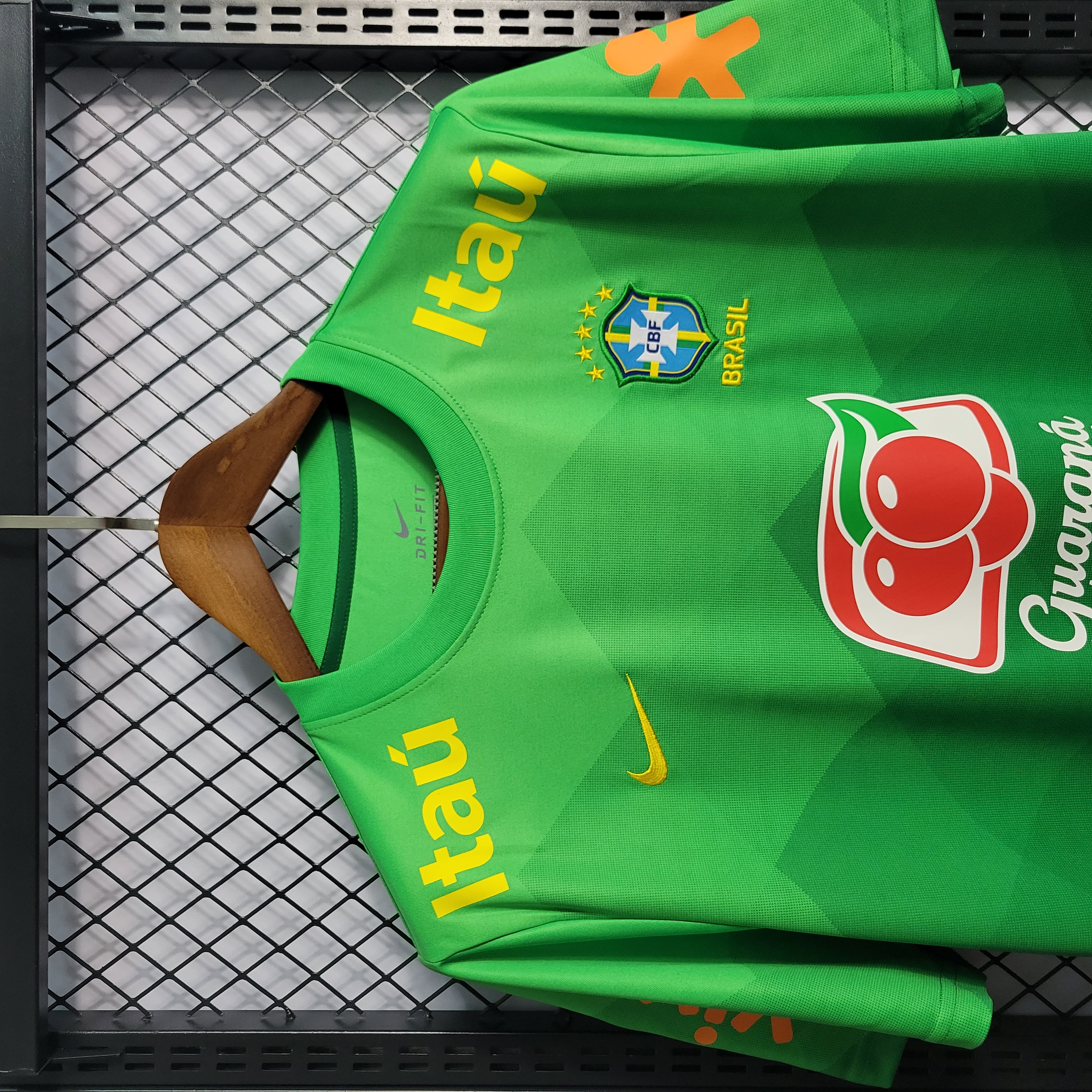 Retro Brazil 2020 Green Training Jersey - ReplicasJersey