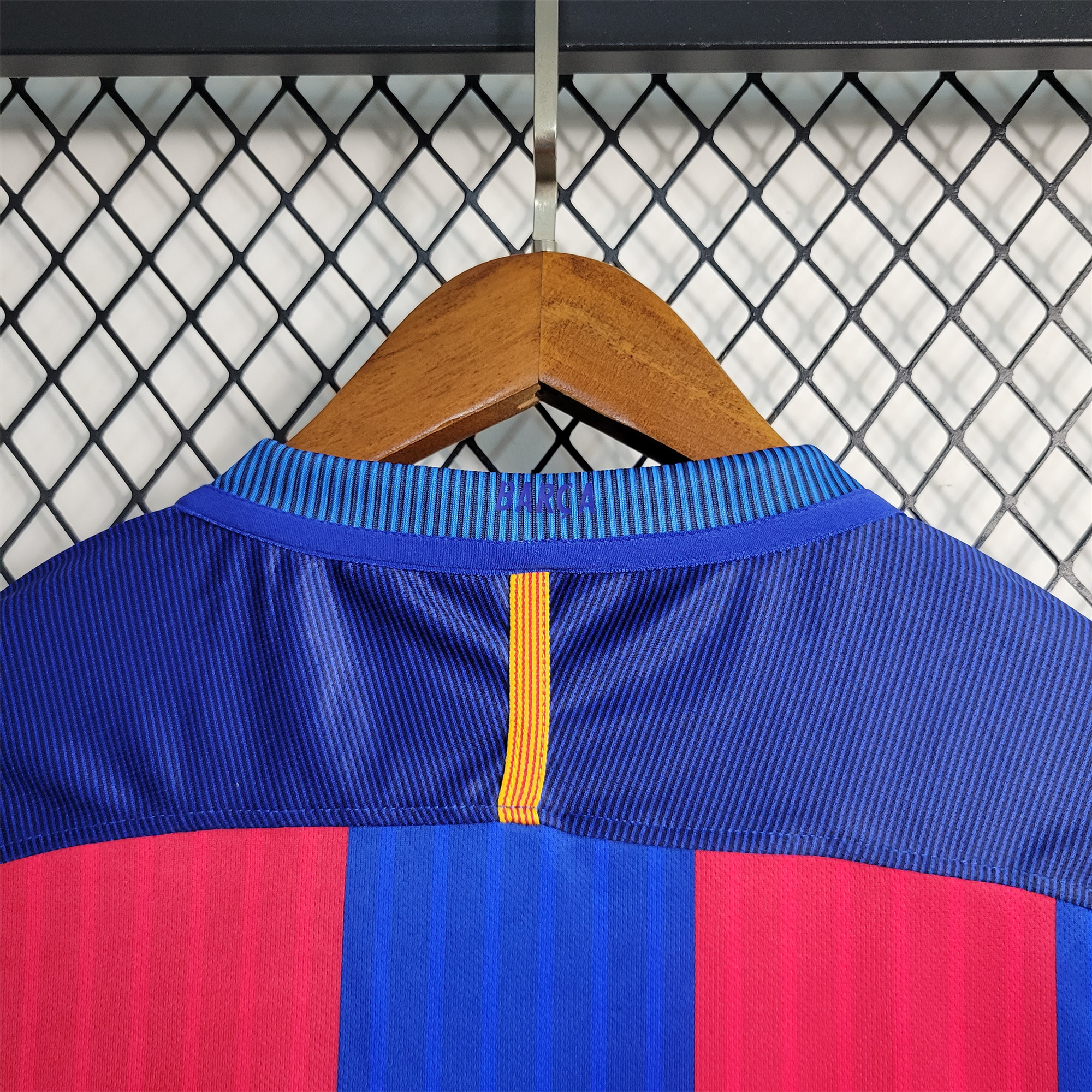 B.A.R.S.A Retro 16-17 Home Stadium Jersey - ReplicasJersey