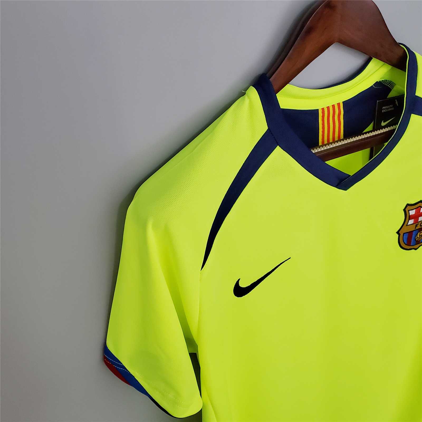B.A.R.S.A Retro 05-06 Away Jersey - ReplicasJersey