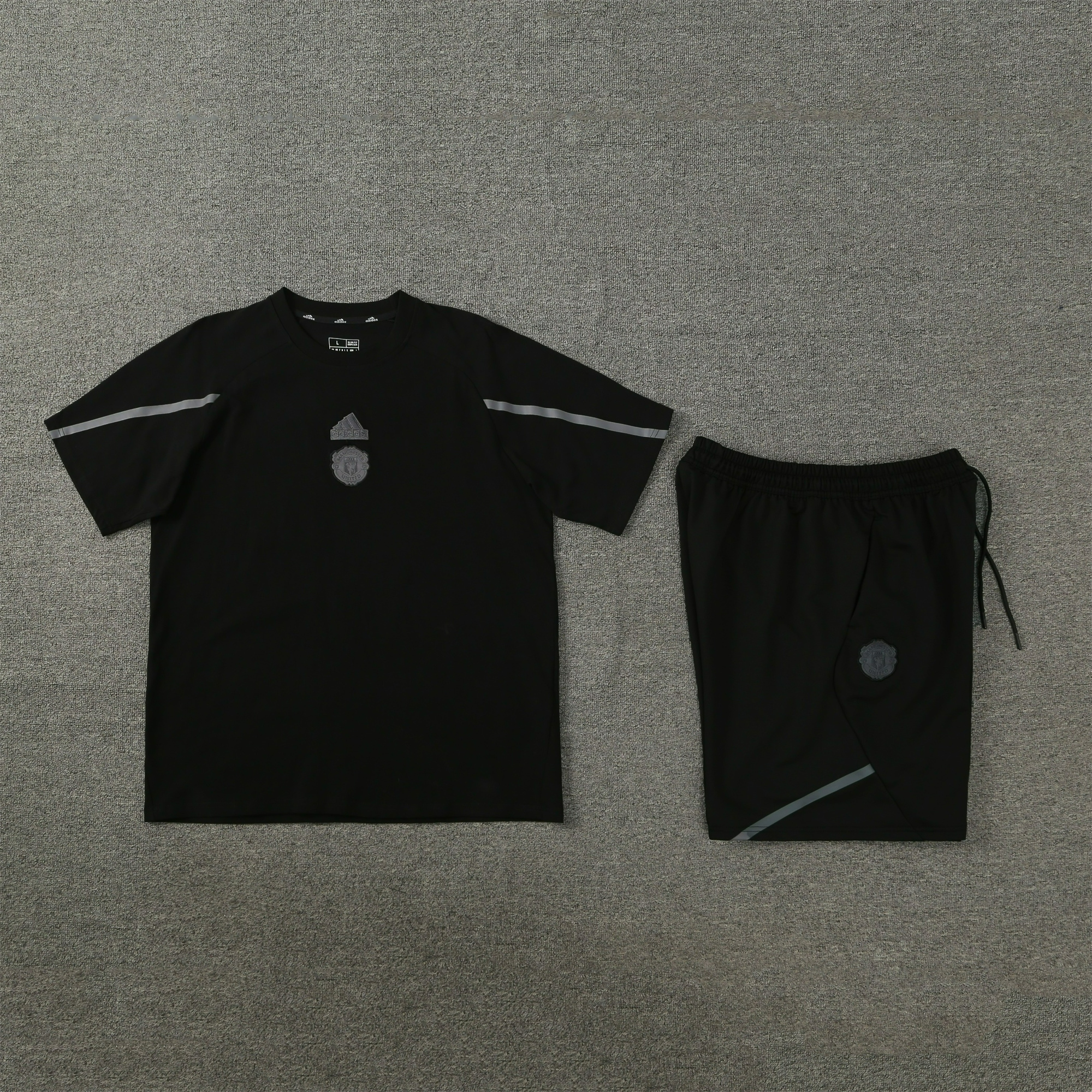 Manchester United 24-25 Short-Sleeve Training Set - Black Top & Shorts - ReplicasJersey