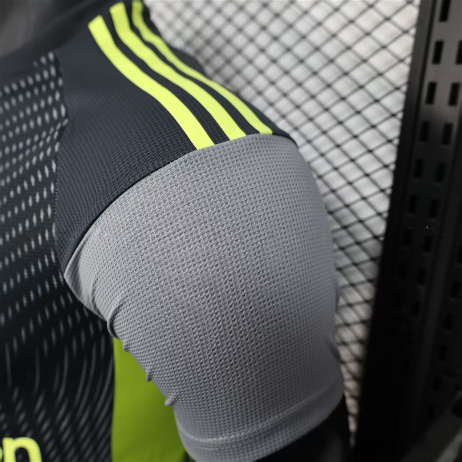 Manchester United 25-26 Black Grey Goalkeeper Jersey - Player Version - ReplicasJersey
