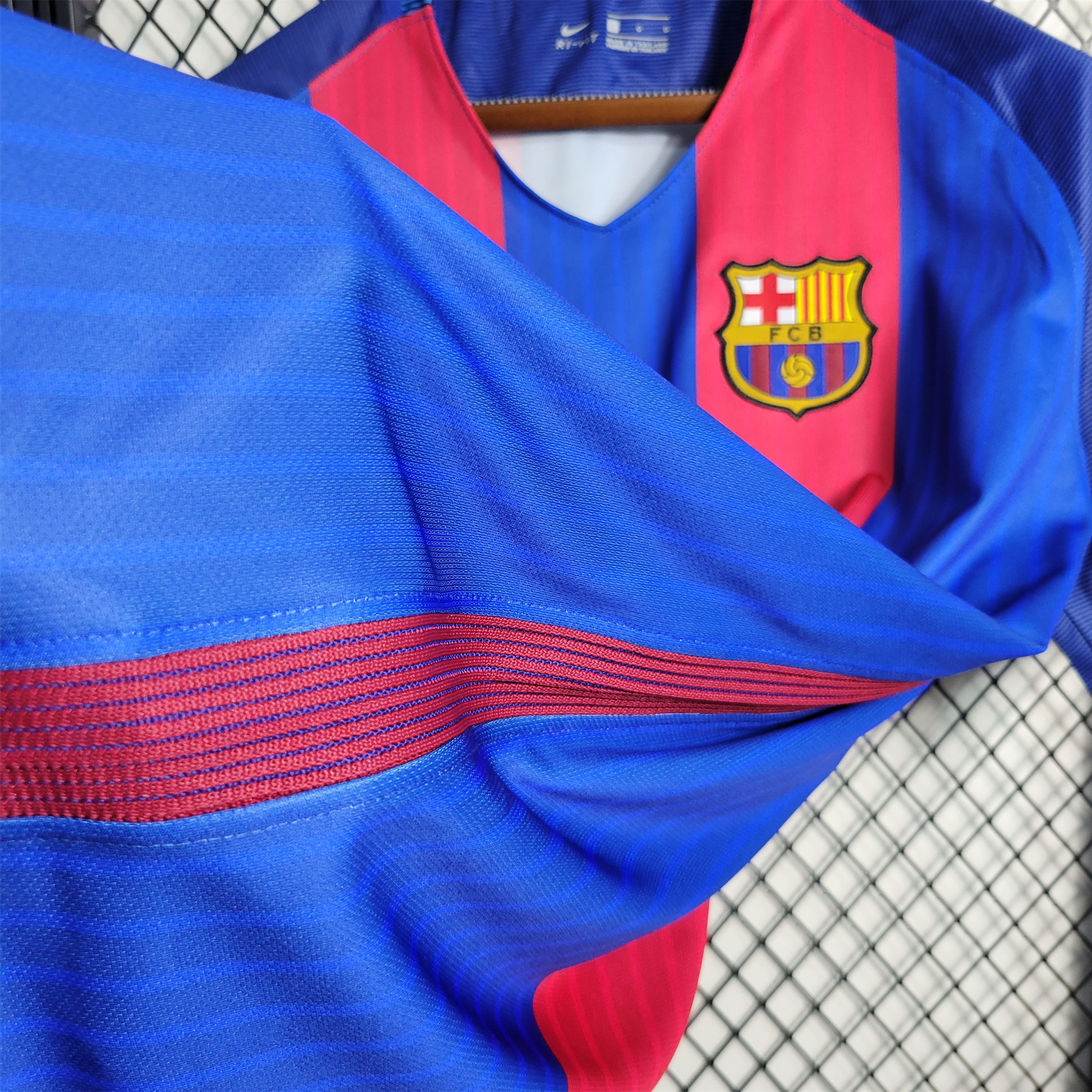 B.A.R.S.A Retro 16-17 Home Stadium Jersey - ReplicasJersey