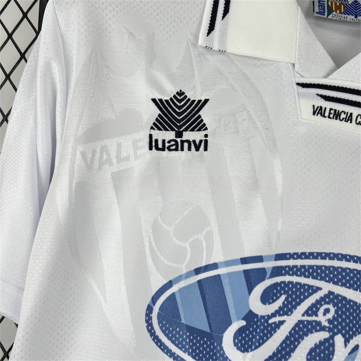 Retro Valencia 1995-96 Home Jersey - ReplicasJersey