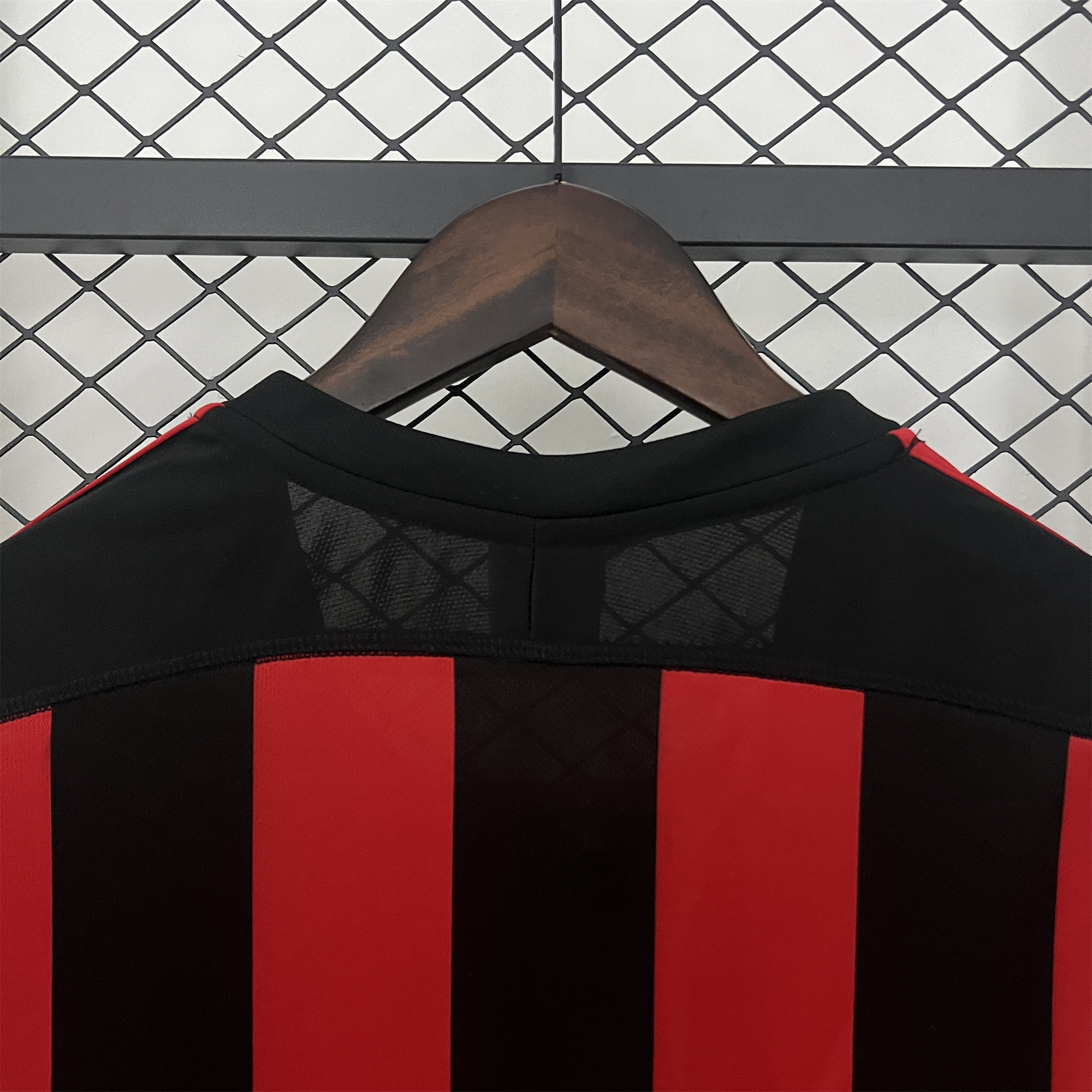 Retro AC Milan 2003-04 Home Jersey - ReplicasJersey