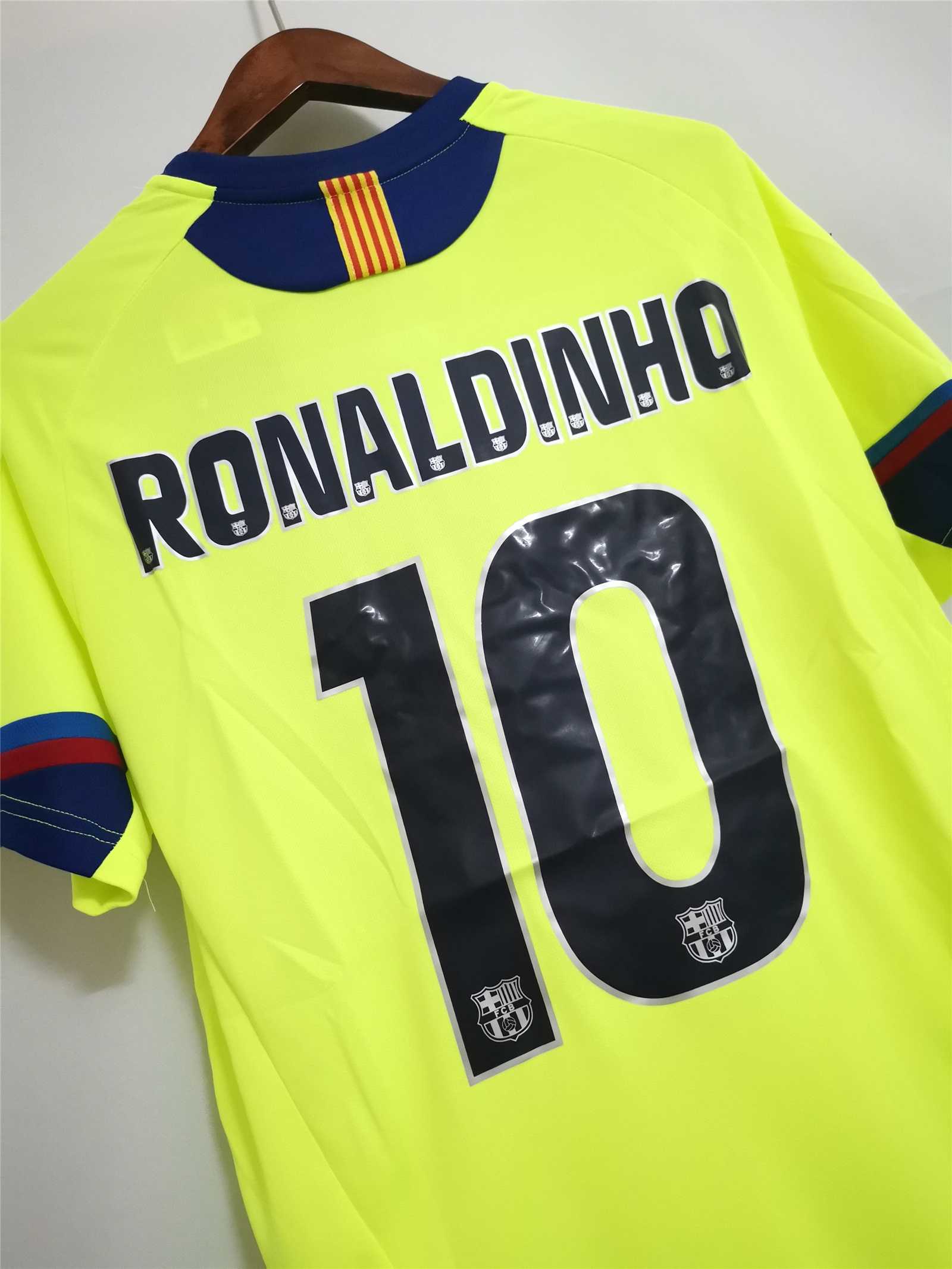B.A.R.S.A Retro 05-06 Away Jersey - ReplicasJersey