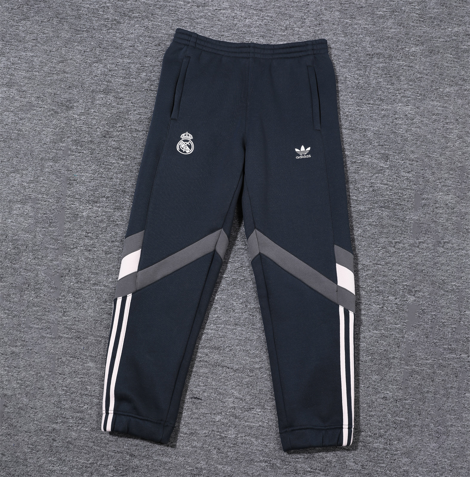 Real Madrid 24-25 Fleece-Lined Training Hoodie Set - Light Pink Hoodie and Deep Grey Pants - ReplicasJersey
