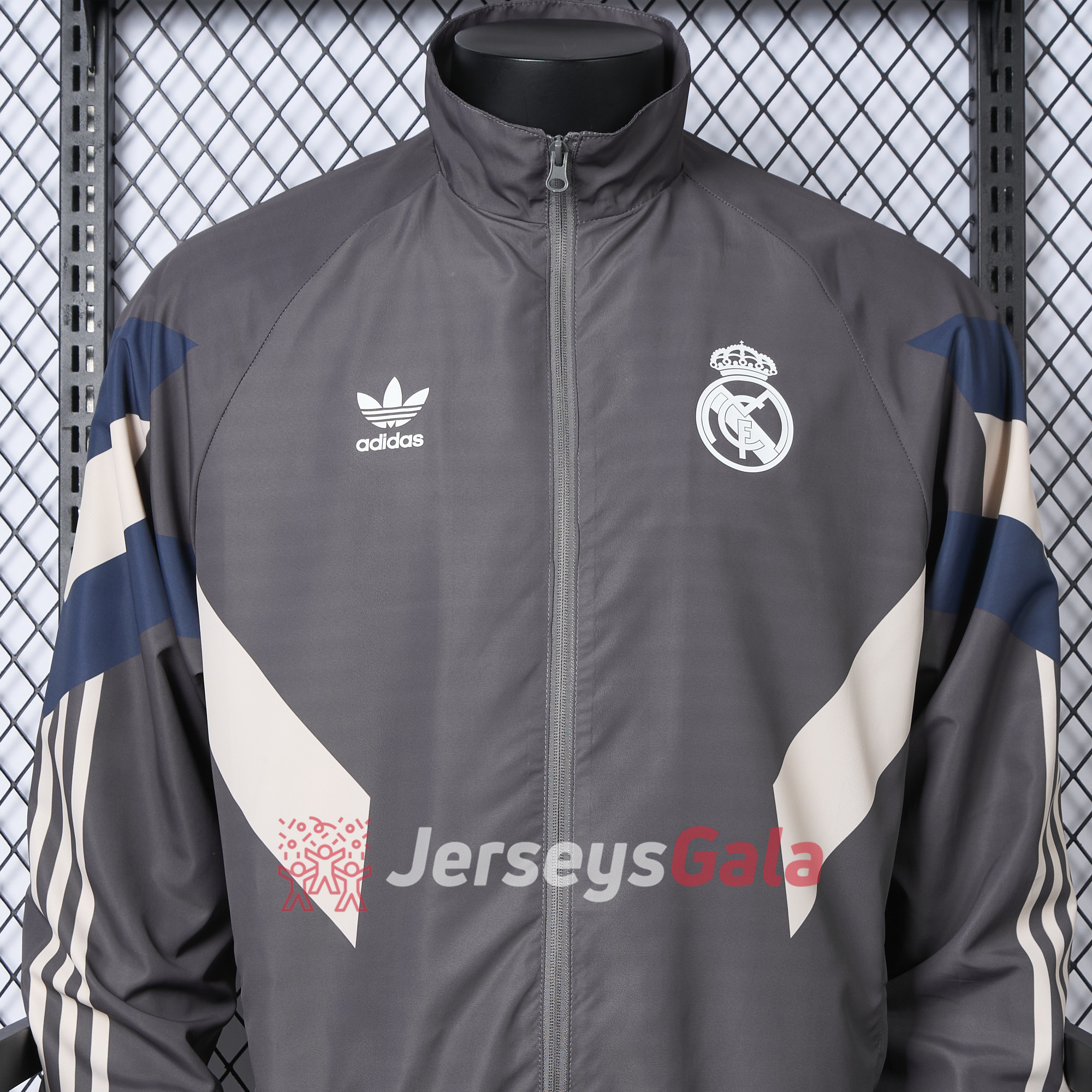 Real Madrid 24-25 Throwback Windbreaker Jacket - Grey - ReplicasJersey