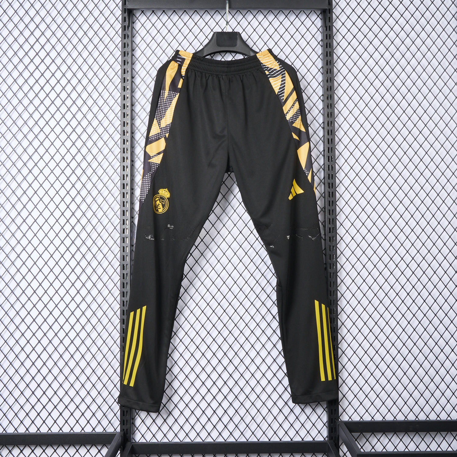 Real Madrid 24-25 Black Training Pants - Player Version - ReplicasJersey