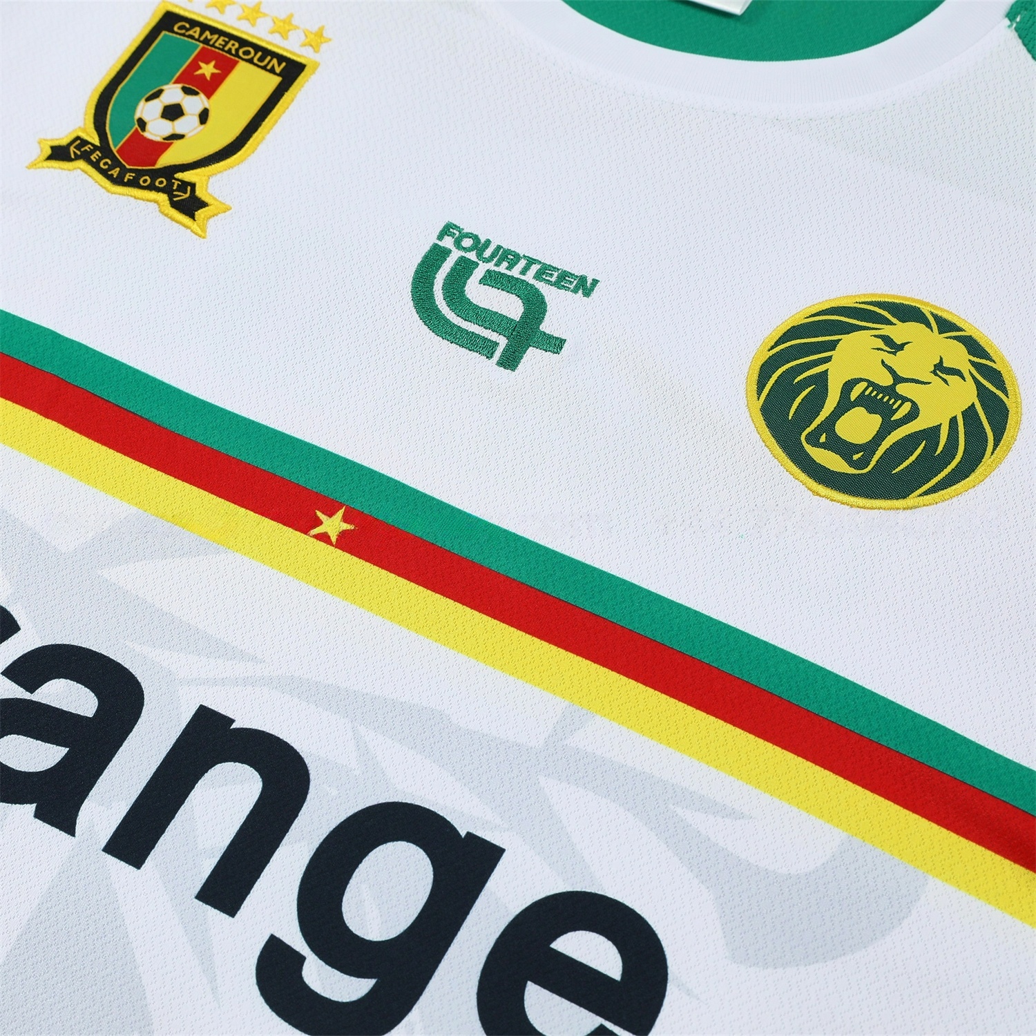 Cameroon 25-26 Short-Sleeve Training Set - White Top and Green Shorts - ReplicasJersey